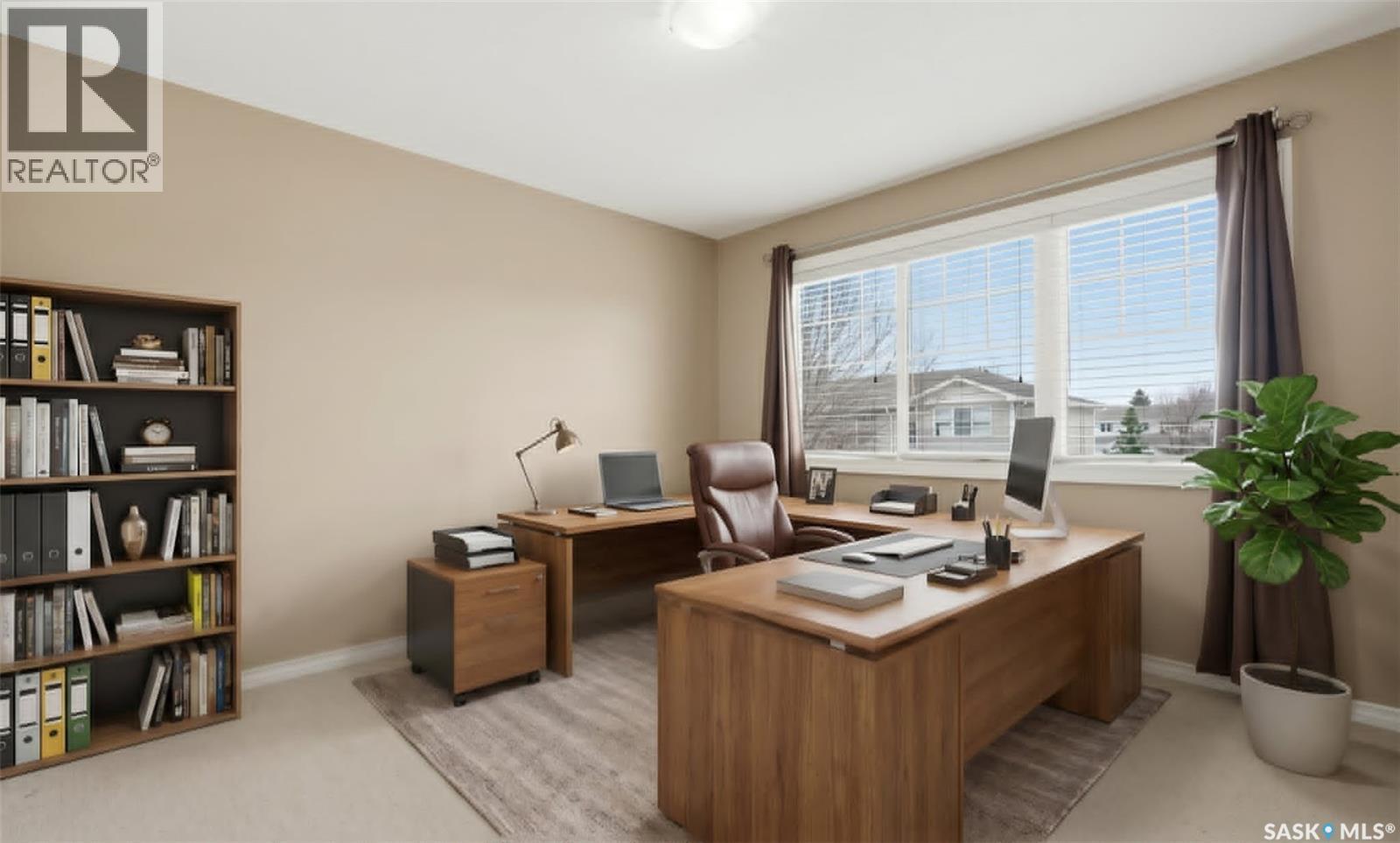 375 Pickard Way N, Regina, SK - Indoor Photo Showing Office