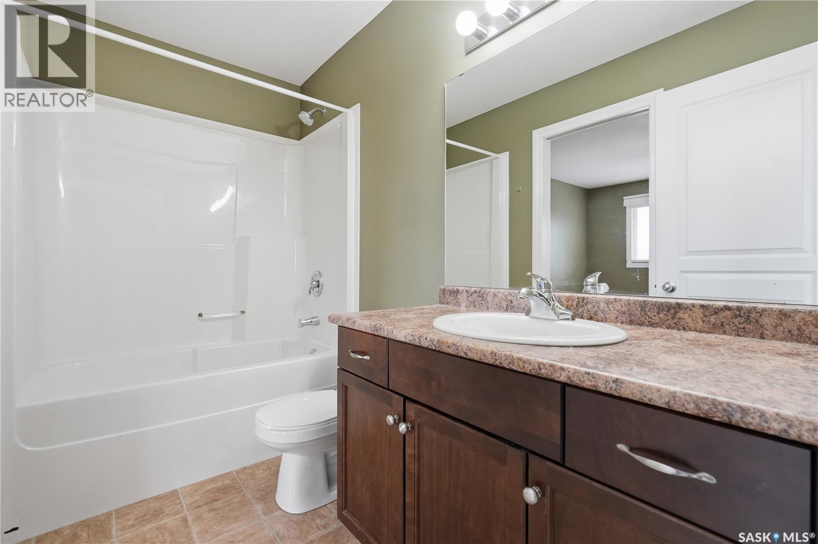 375 Pickard Way N, Regina, SK - Indoor Photo Showing Bathroom