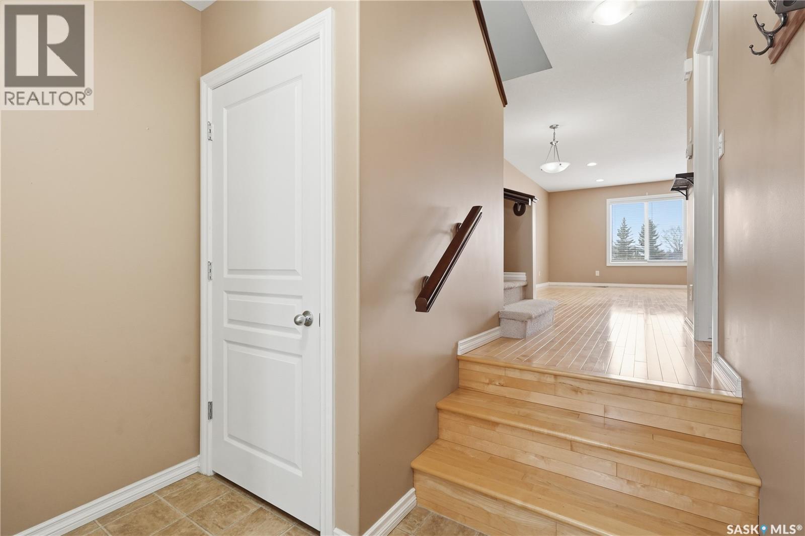 375 Pickard Way N, Regina, SK - Indoor Photo Showing Other Room