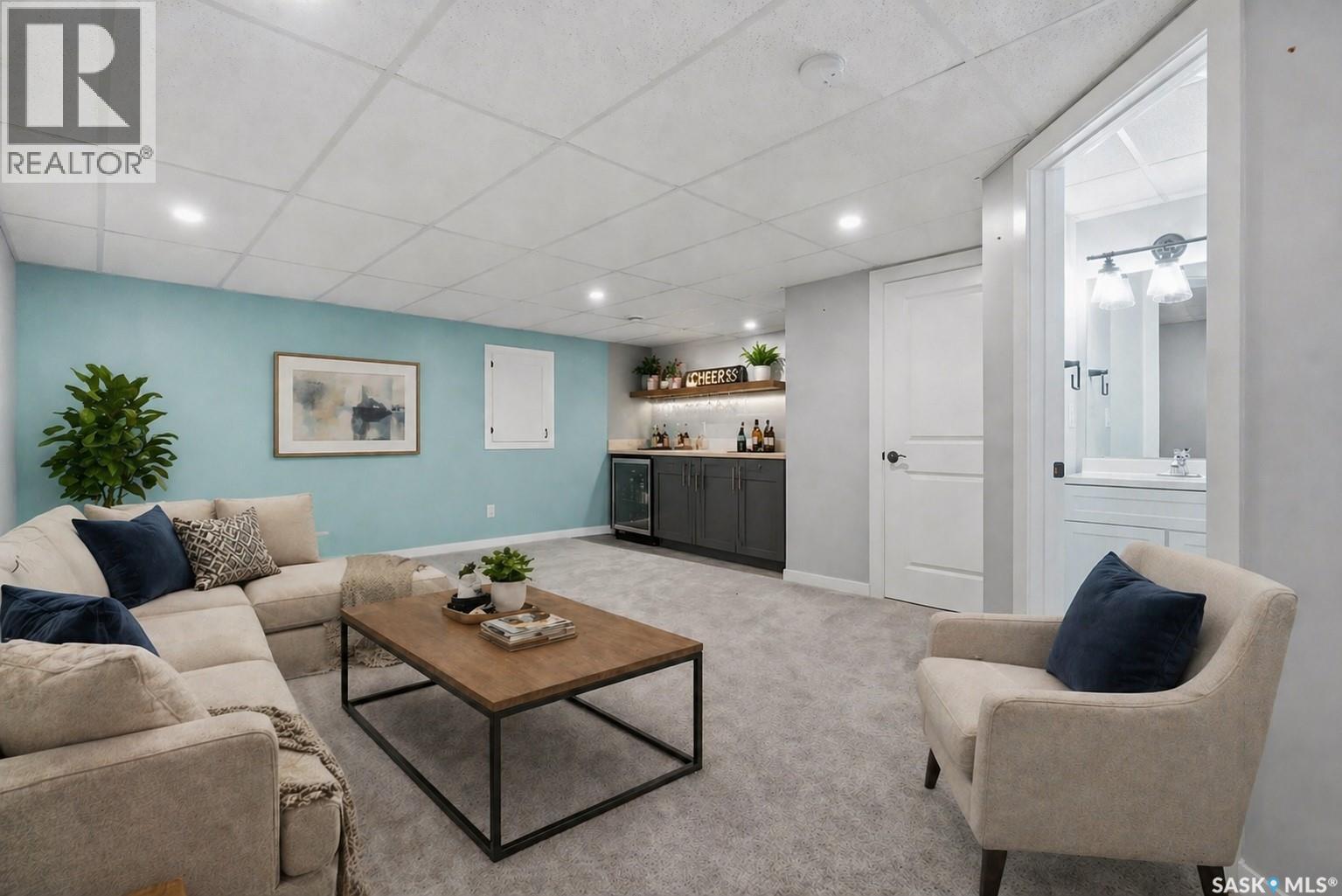 375 Pickard Way N, Regina, SK - Indoor Photo Showing Other Room
