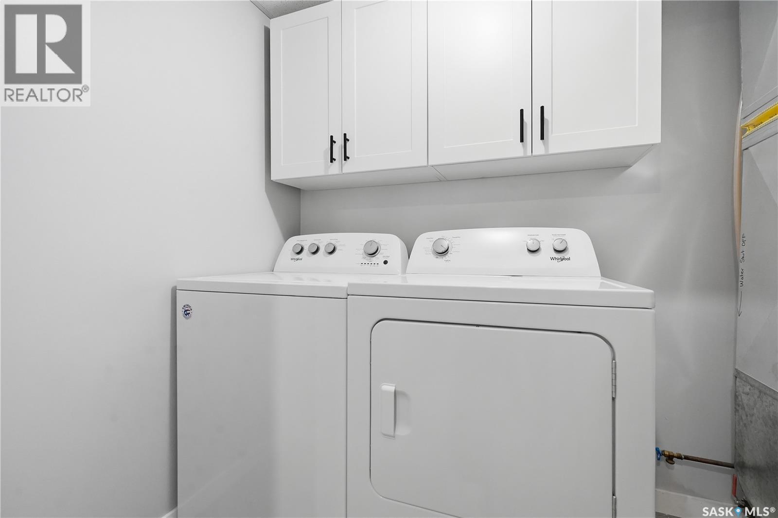 375 Pickard Way N, Regina, SK - Indoor Photo Showing Laundry Room