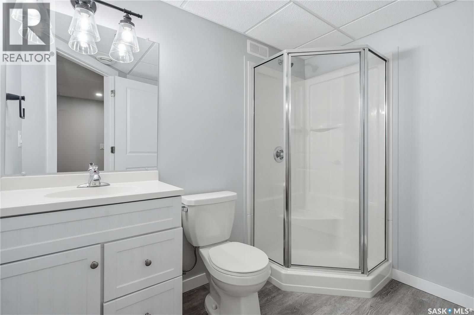 375 Pickard Way N, Regina, SK - Indoor Photo Showing Bathroom