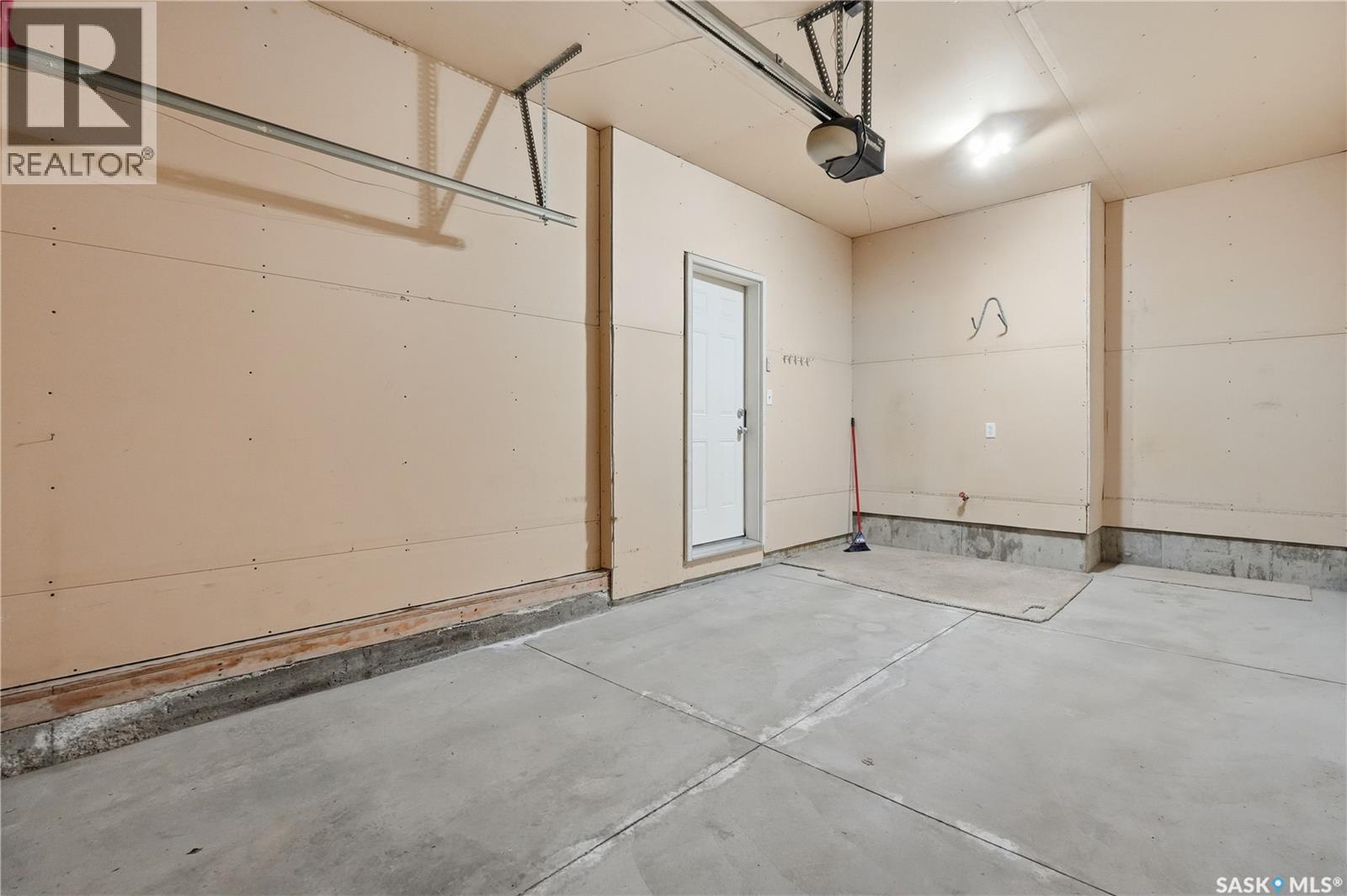 375 Pickard Way N, Regina, SK - Indoor