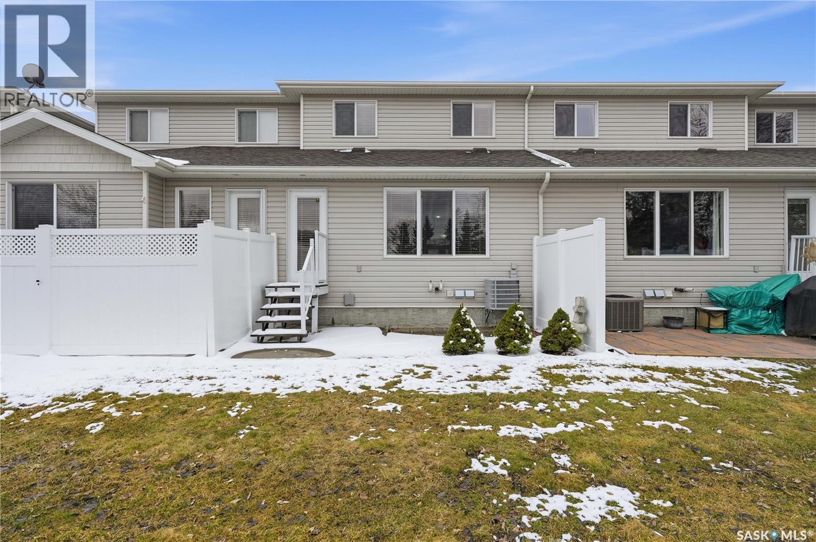 375 Pickard Way N, Regina, SK - Outdoor