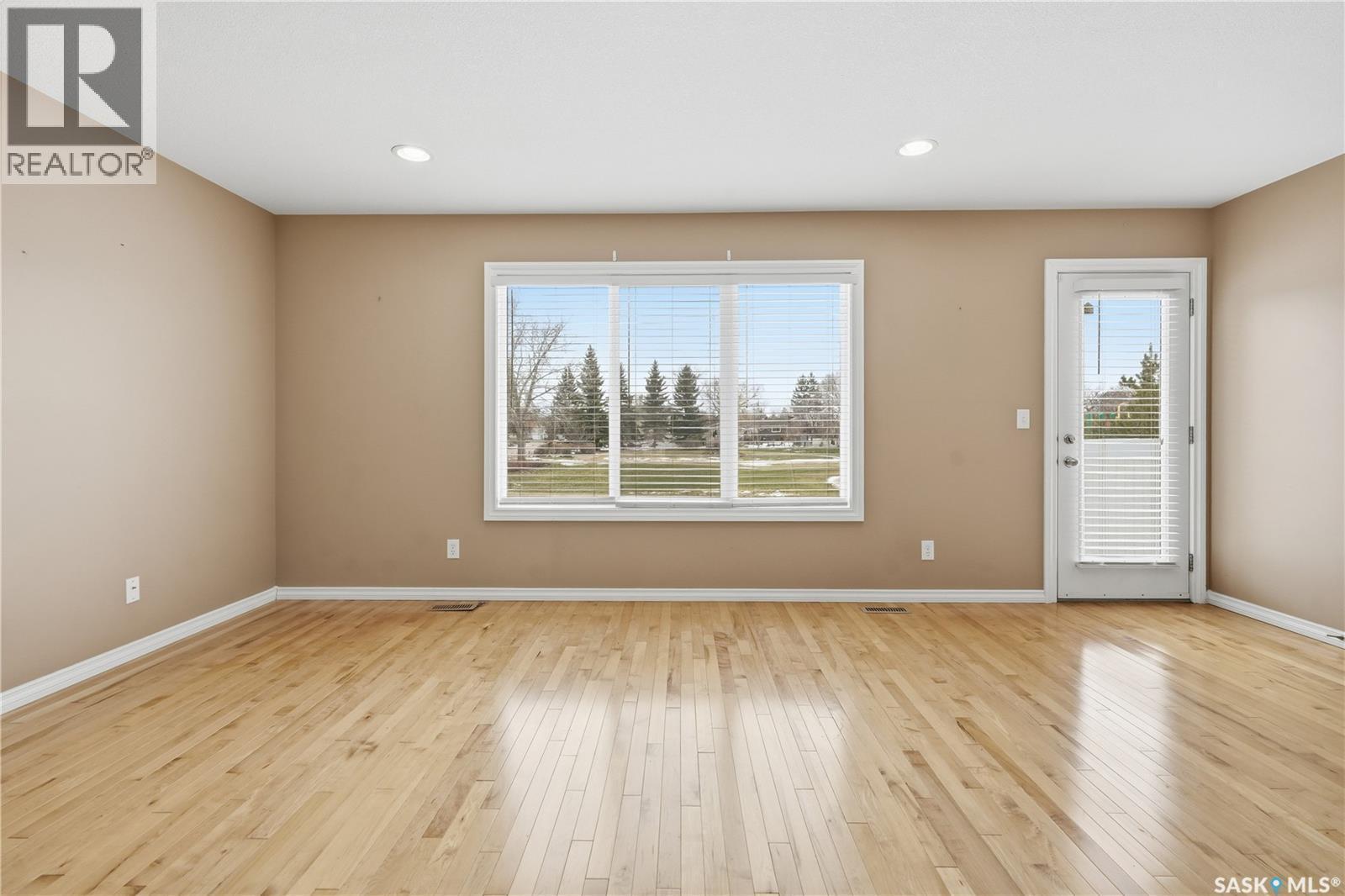 375 Pickard Way N, Regina, SK - Indoor Photo Showing Other Room