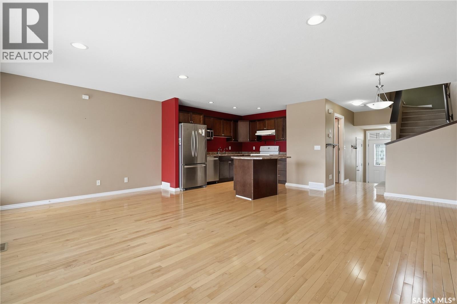 375 Pickard Way N, Regina, SK - Indoor Photo Showing Kitchen