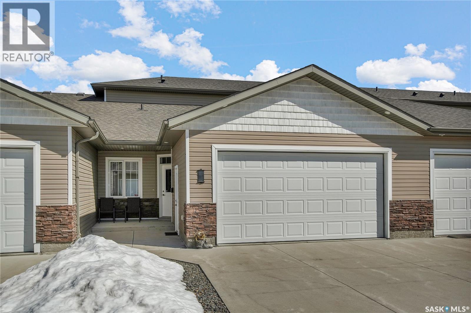44 100 Brooklyn Lane, Warman, SK - Outdoor