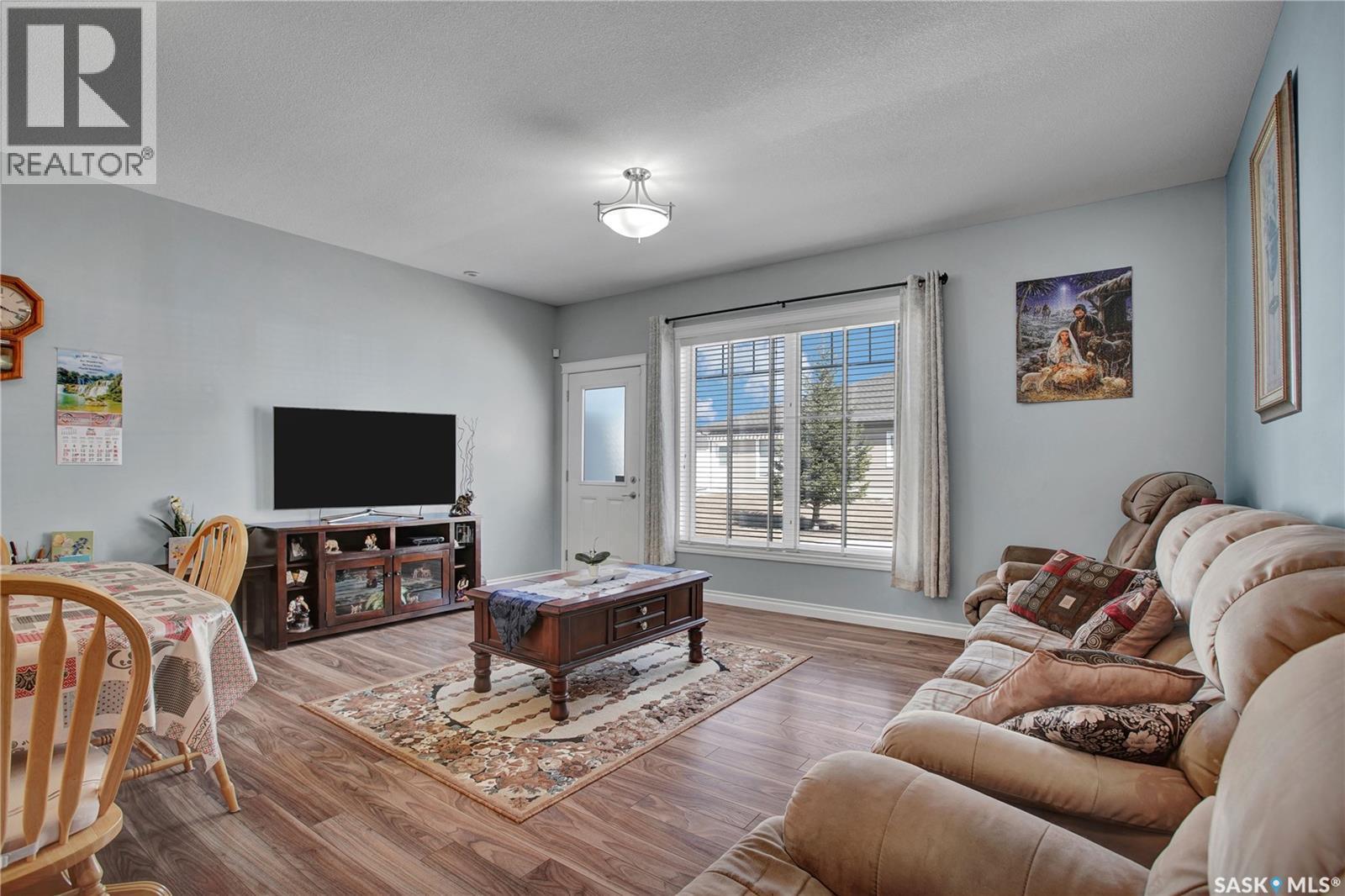 44 100 Brooklyn Lane, Warman, SK - Indoor Photo Showing Living Room