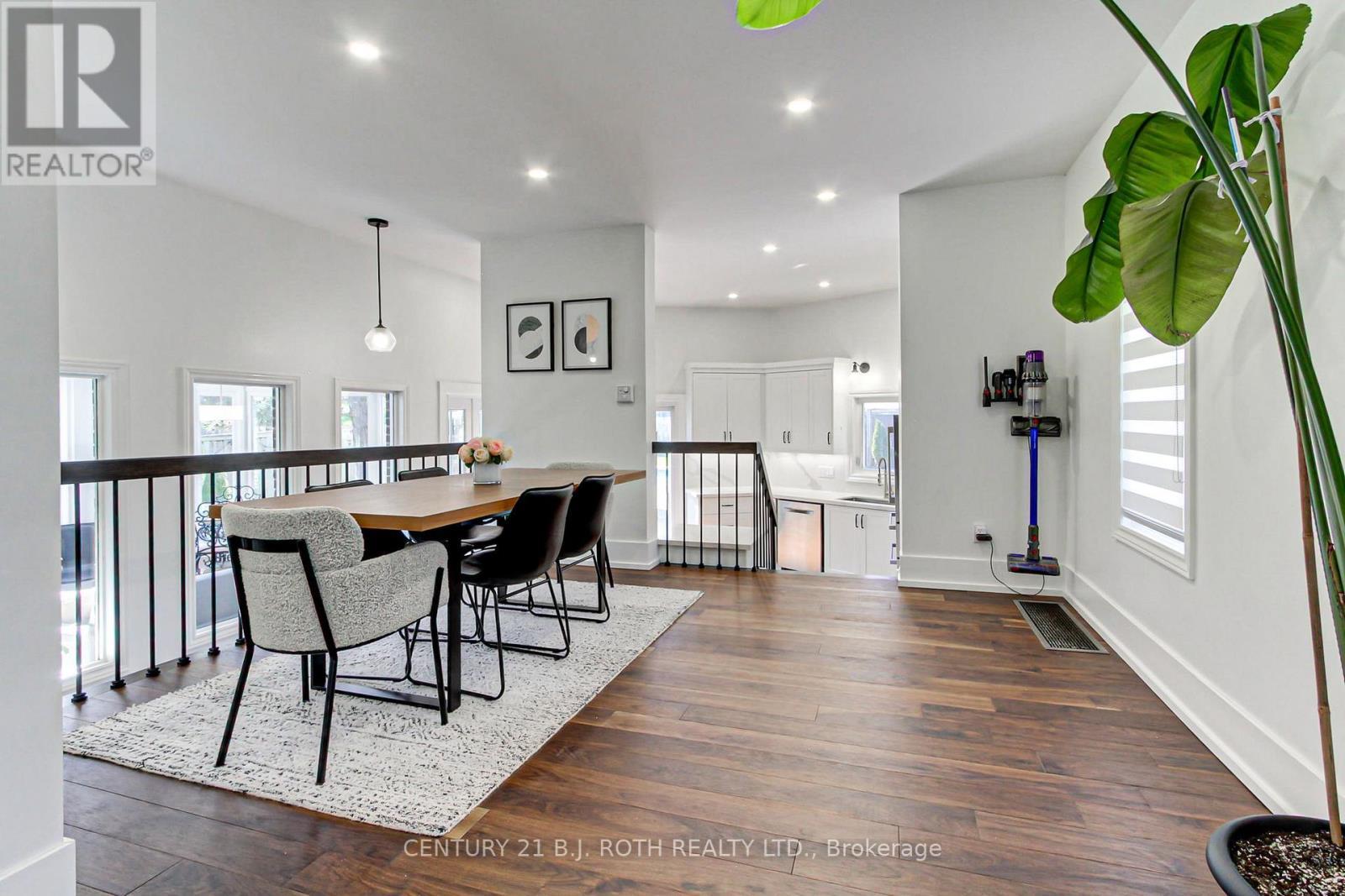 2931 Saint Malo Circle, Mississauga, ON - Indoor Photo Showing Dining Room