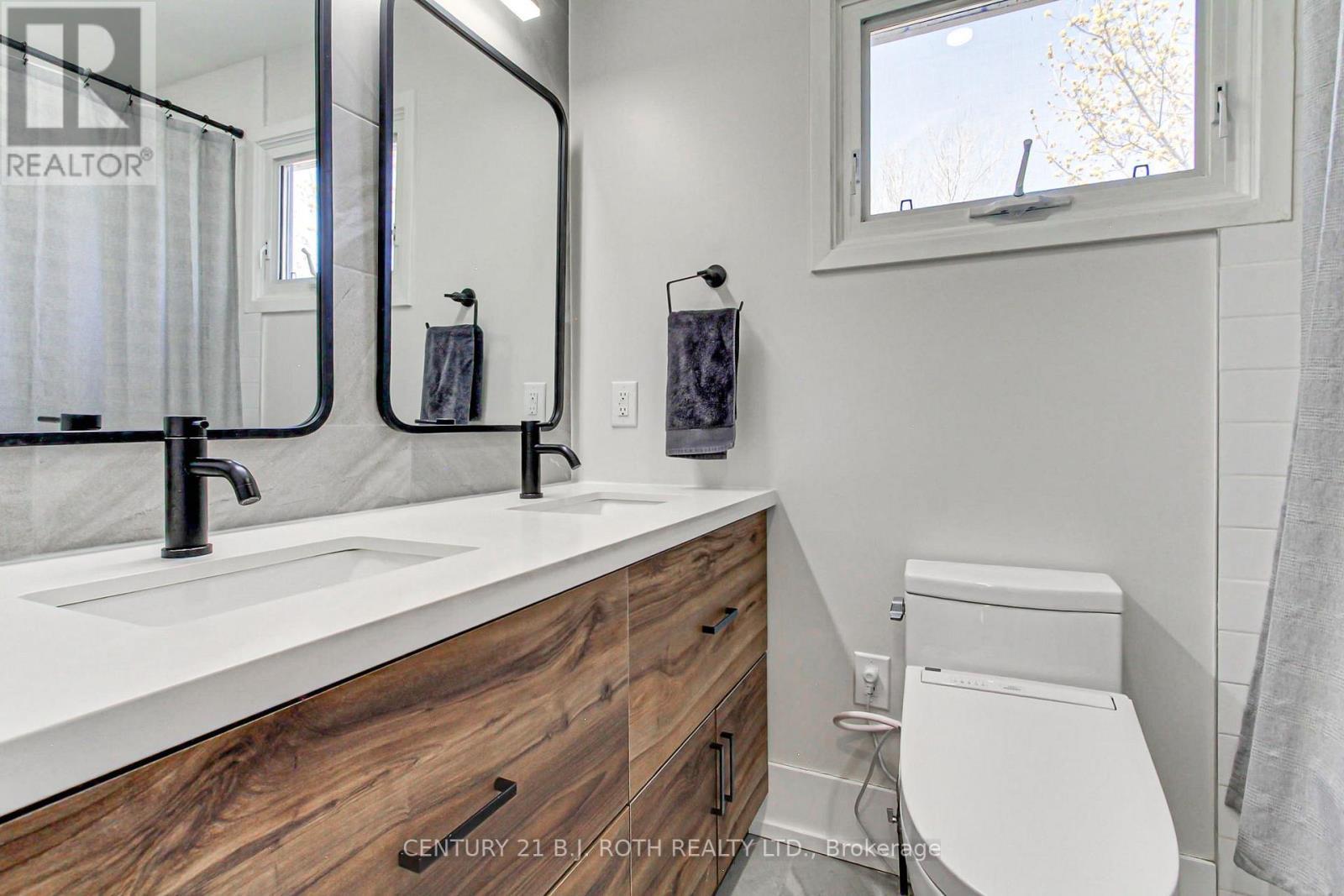 2931 Saint Malo Circle, Mississauga, ON - Indoor Photo Showing Bathroom