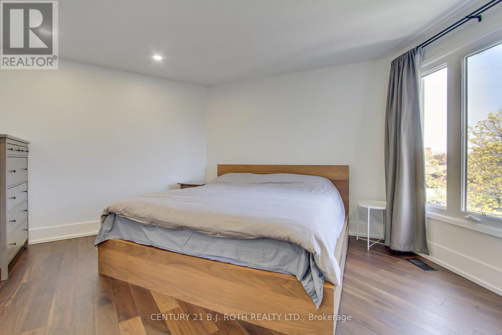 2931 Saint Malo Circle, Mississauga, ON - Indoor Photo Showing Bedroom