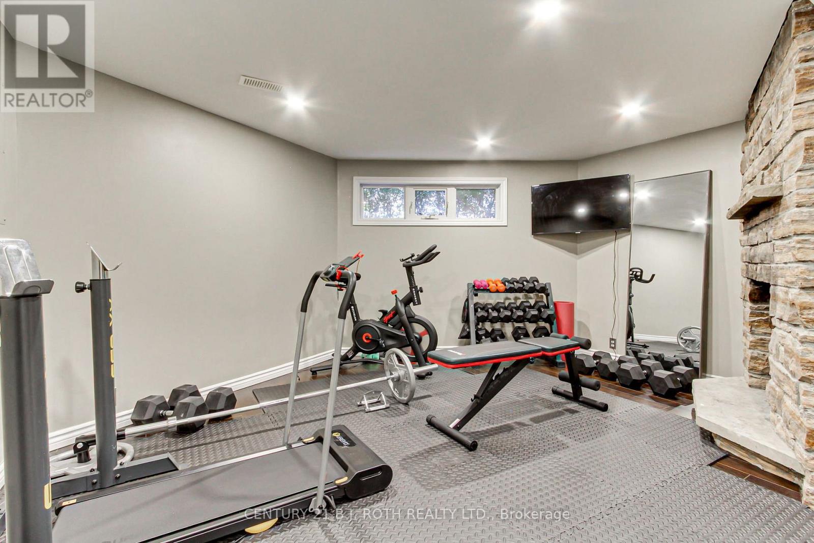2931 Saint Malo Circle, Mississauga, ON - Indoor Photo Showing Gym Room