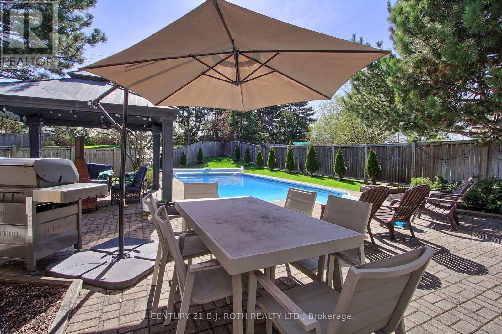 2931 Saint Malo Circle, Mississauga, ON - Outdoor With In Ground Pool With Deck Patio Veranda