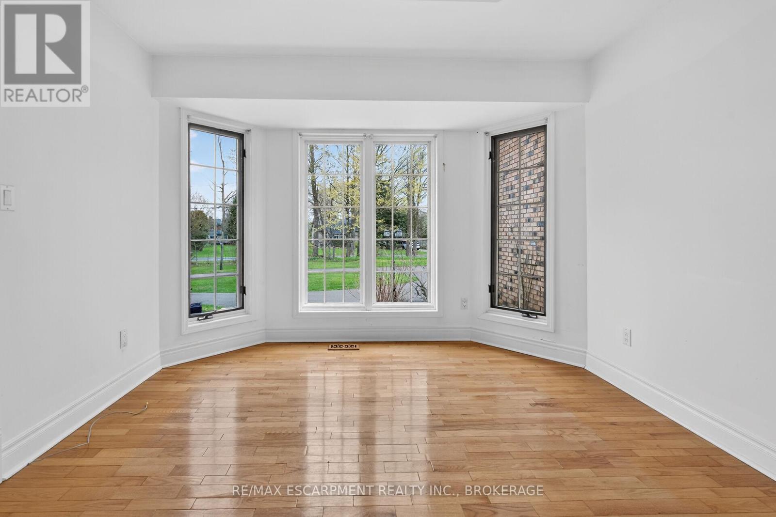5114 Mount Nemo Crescent, Burlington, ON - Indoor Photo Showing Other Room