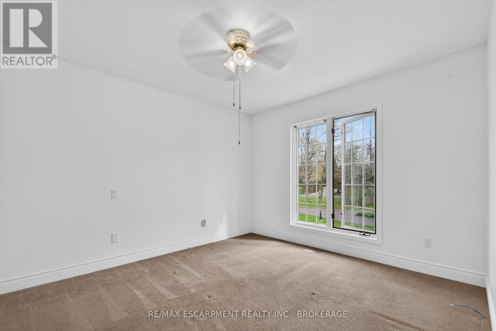5114 Mount Nemo Crescent, Burlington, ON - Indoor Photo Showing Other Room