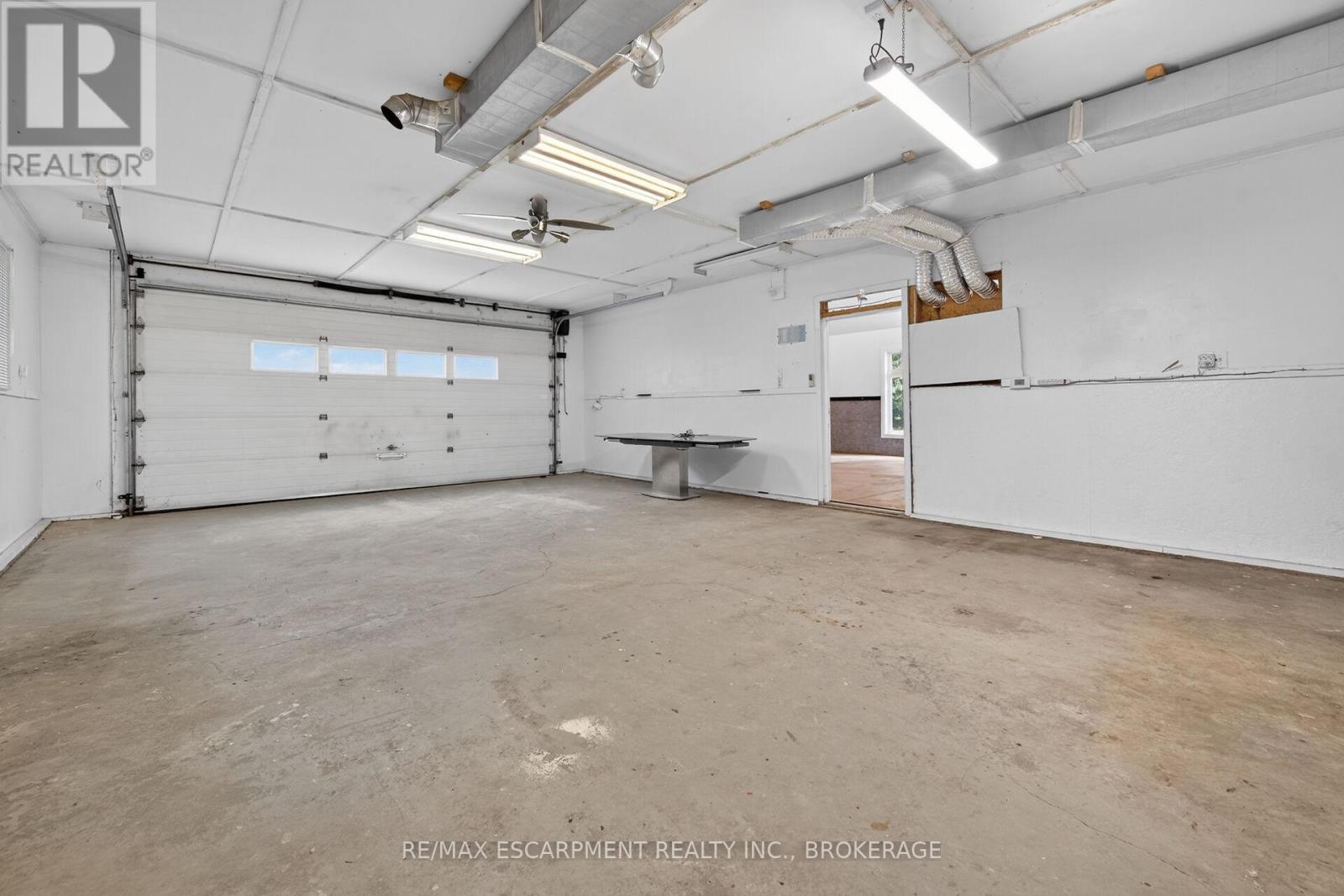 5114 Mount Nemo Crescent, Burlington, ON - Indoor Photo Showing Garage
