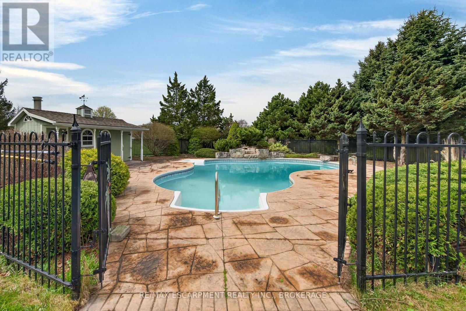 5114 Mount Nemo Crescent, Burlington, ON - Outdoor With In Ground Pool With Deck Patio Veranda