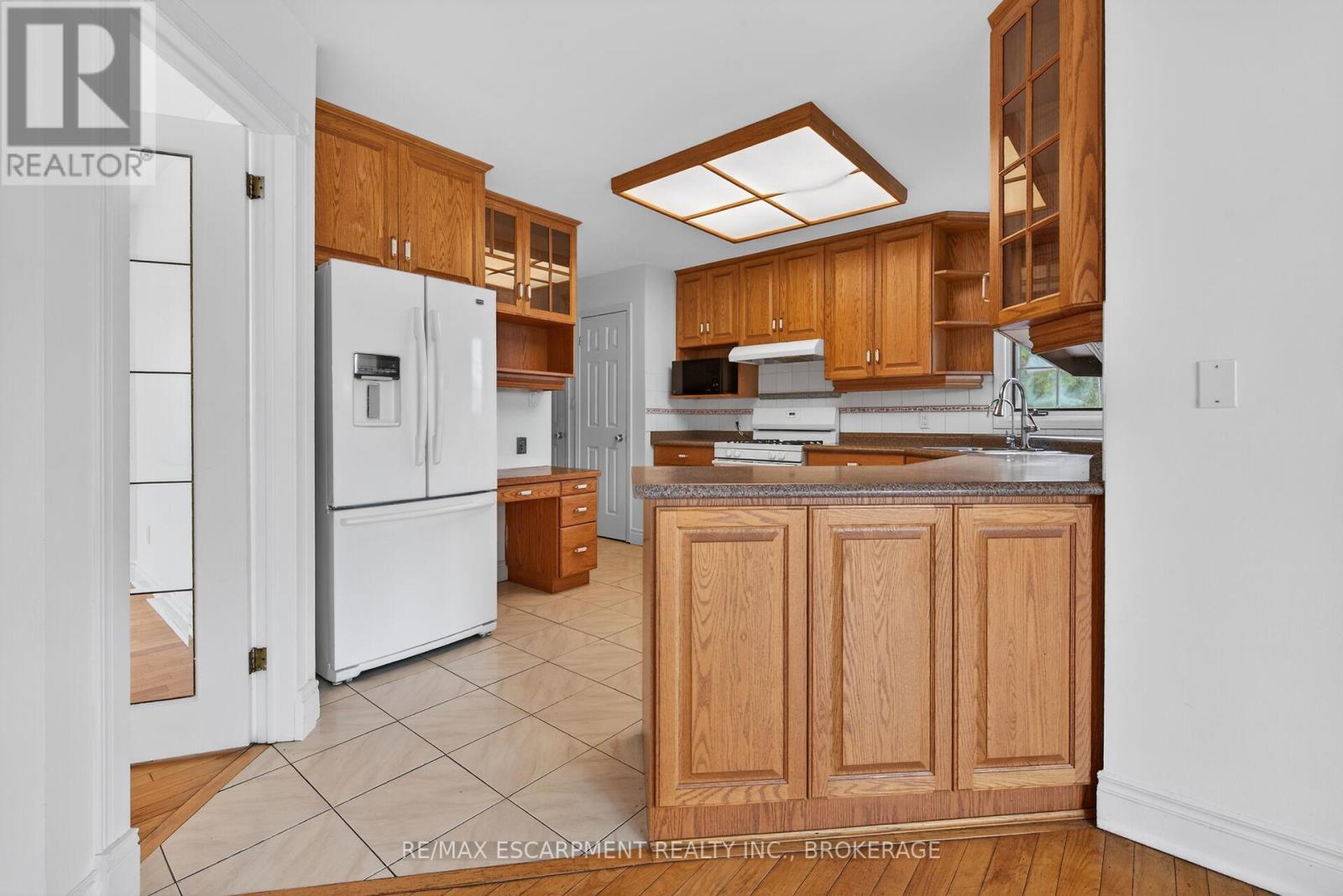 5114 Mount Nemo Crescent, Burlington, ON - Indoor Photo Showing Kitchen