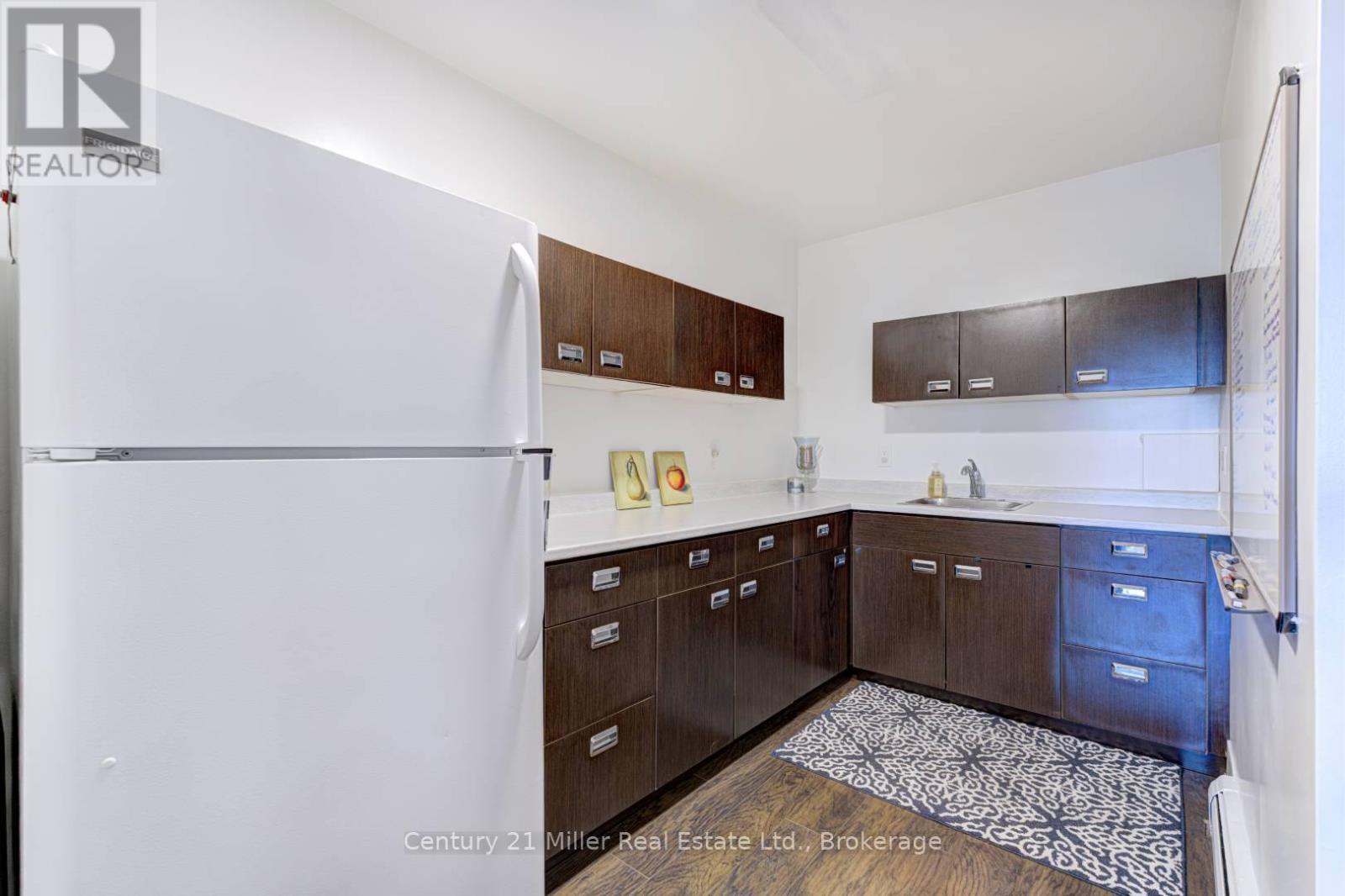 50 Greensview Drive, Kitchener, ON - Indoor Photo Showing Kitchen