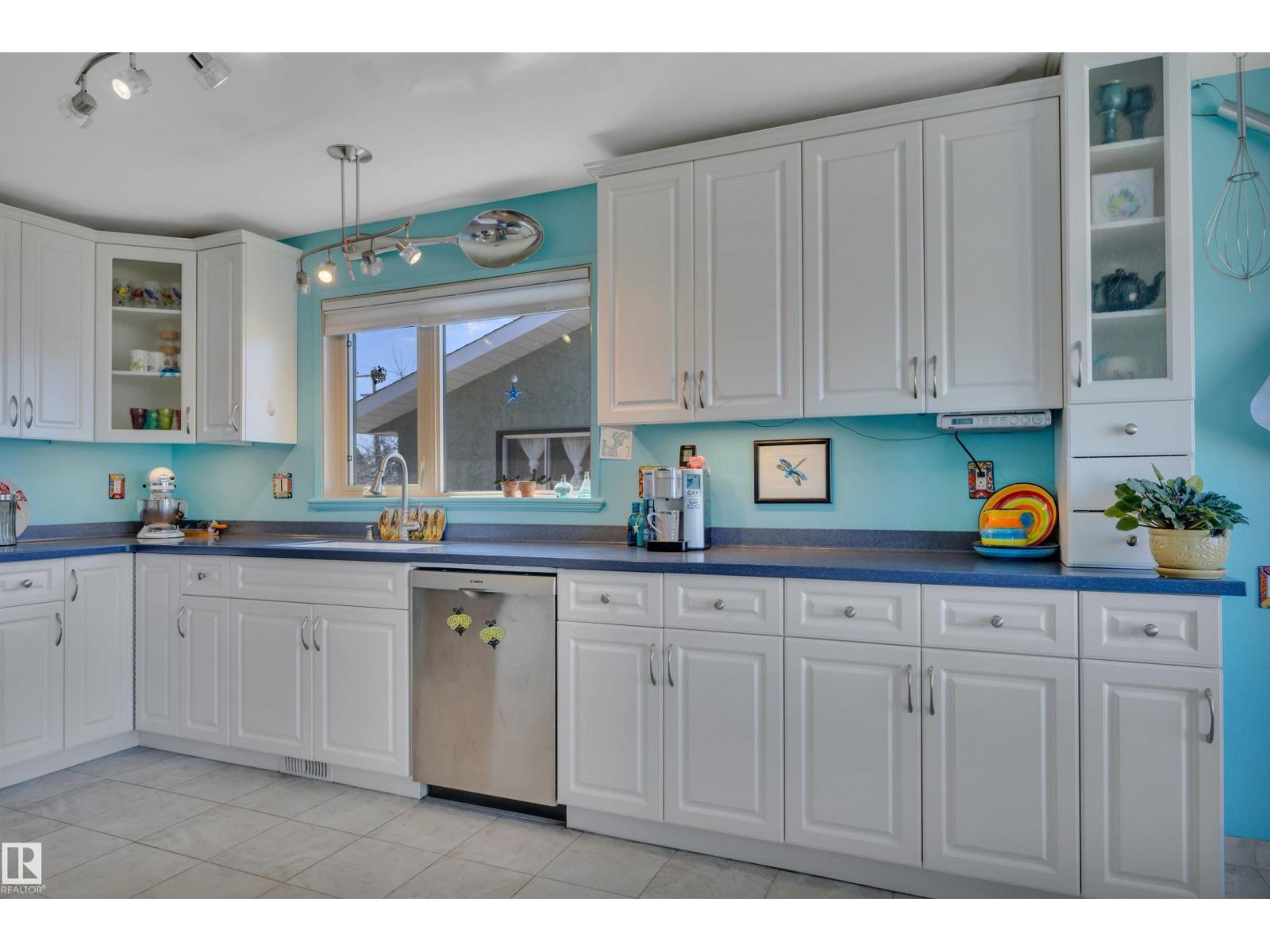 4231 39 Av, Leduc, AB - Indoor Photo Showing Kitchen