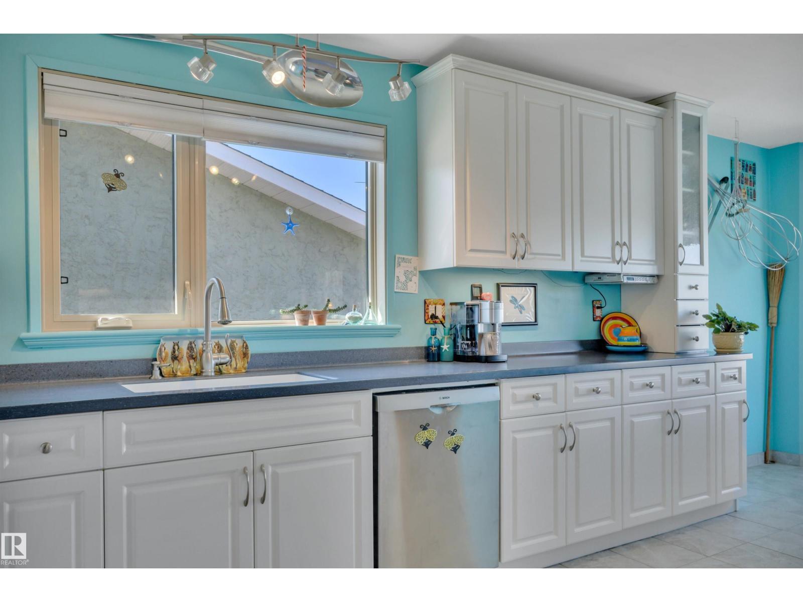 4231 39 Av, Leduc, AB - Indoor Photo Showing Kitchen