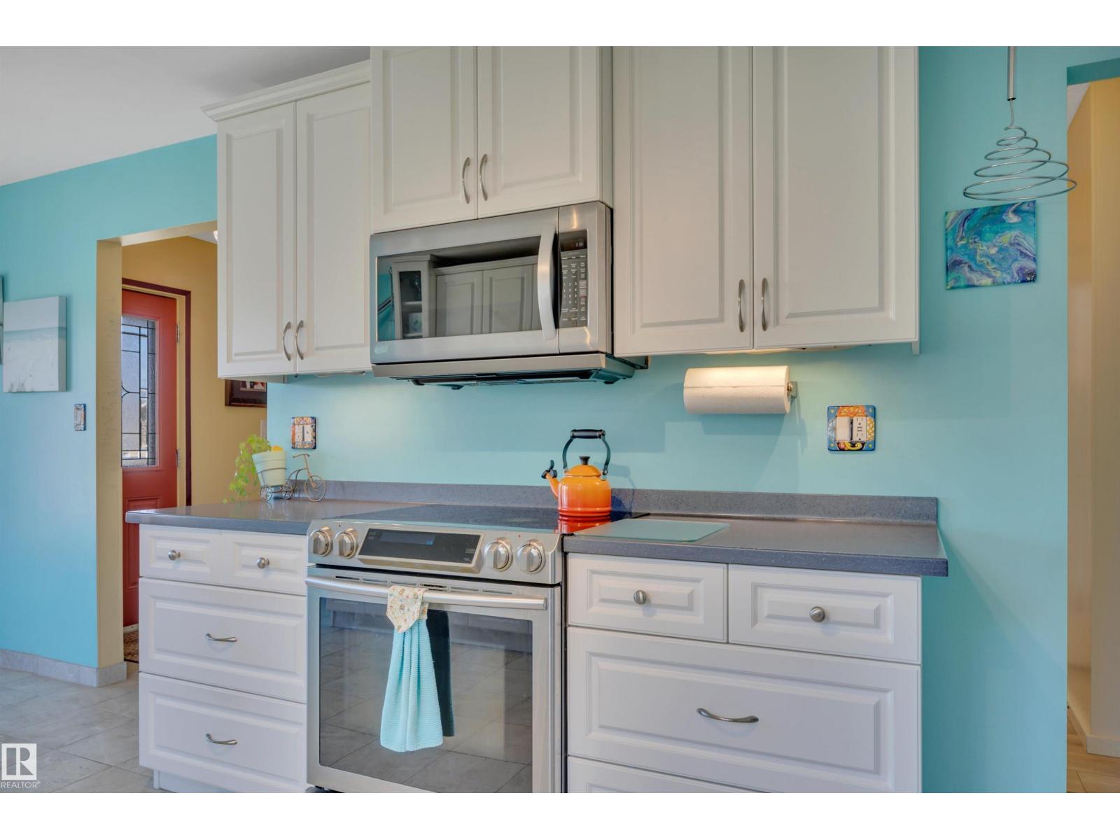 4231 39 Av, Leduc, AB - Indoor Photo Showing Kitchen