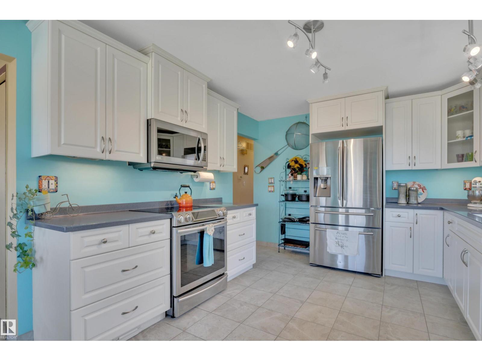 4231 39 Av, Leduc, AB - Indoor Photo Showing Kitchen