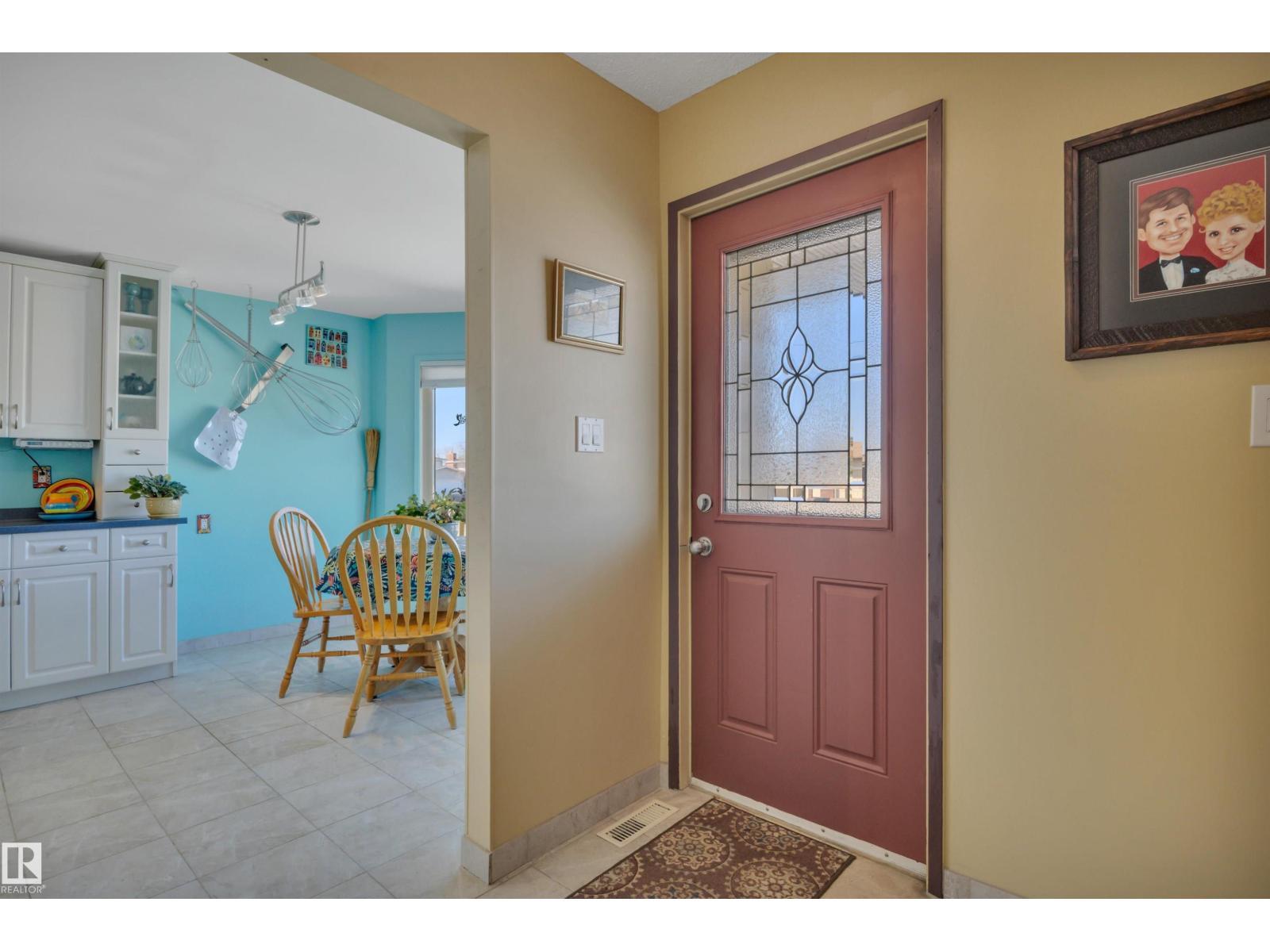 4231 39 Av, Leduc, AB - Indoor