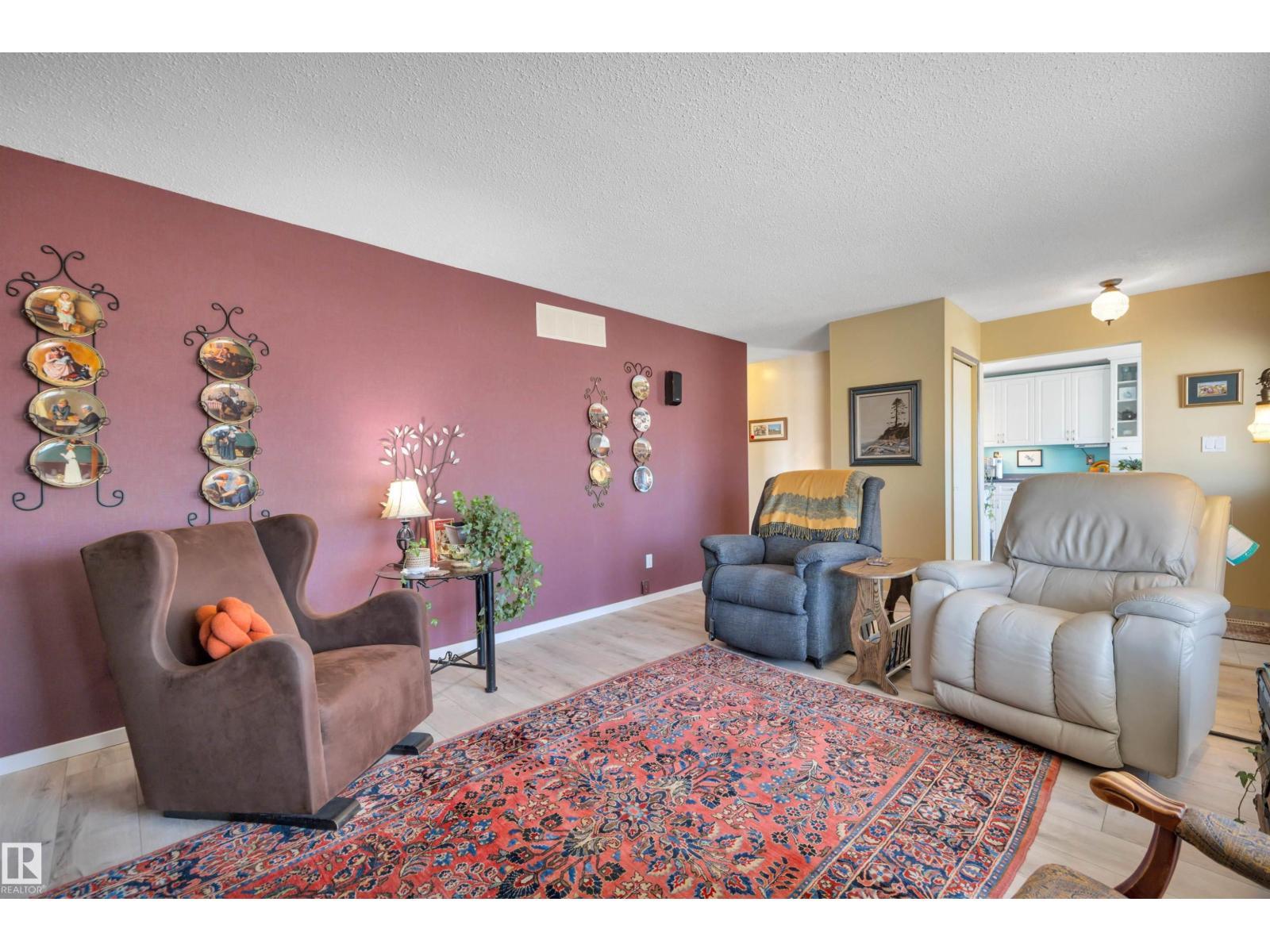 4231 39 Av, Leduc, AB - Indoor Photo Showing Living Room