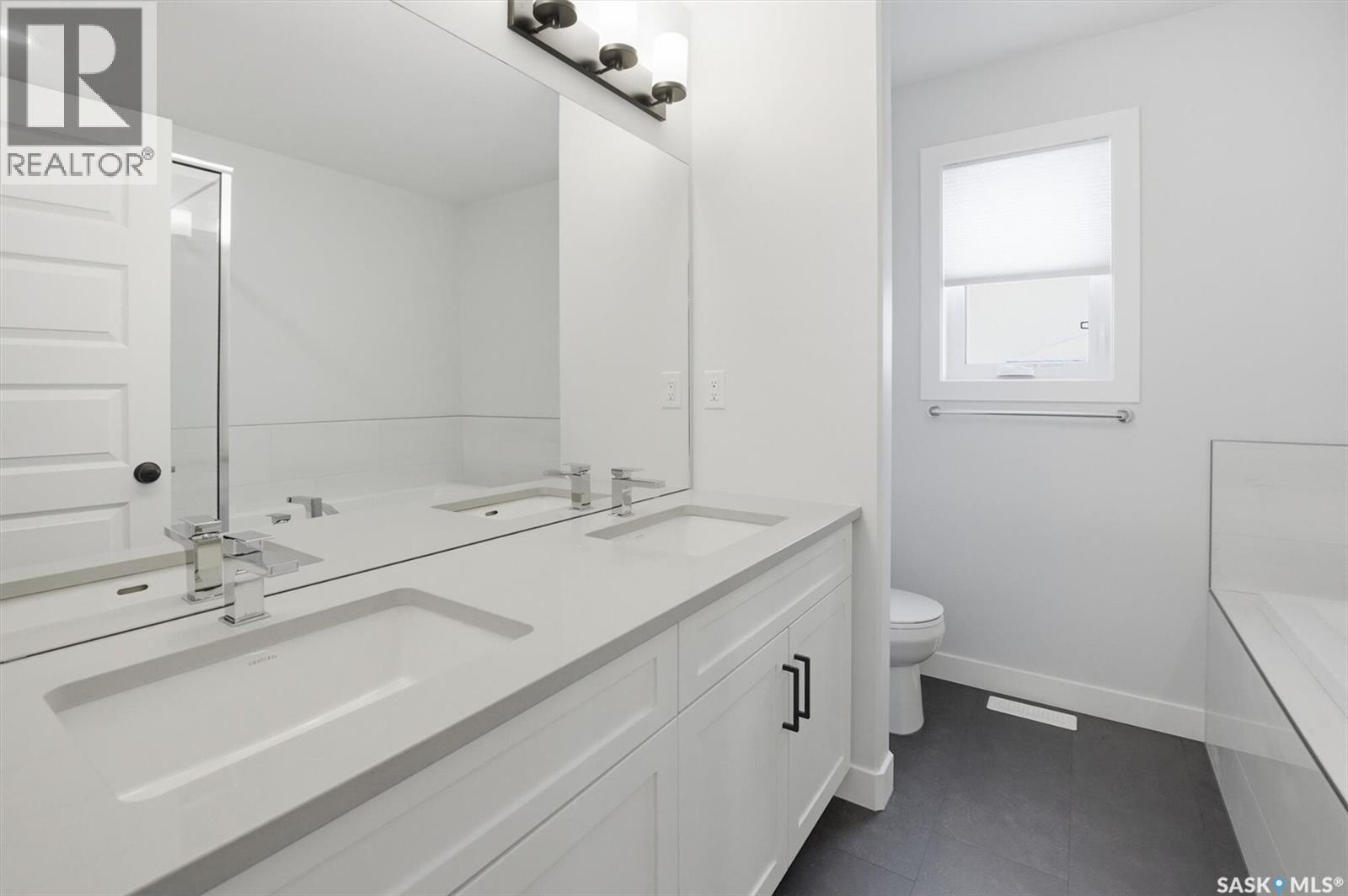 450 Leskiw Bend, Saskatoon, SK - Indoor Photo Showing Bathroom