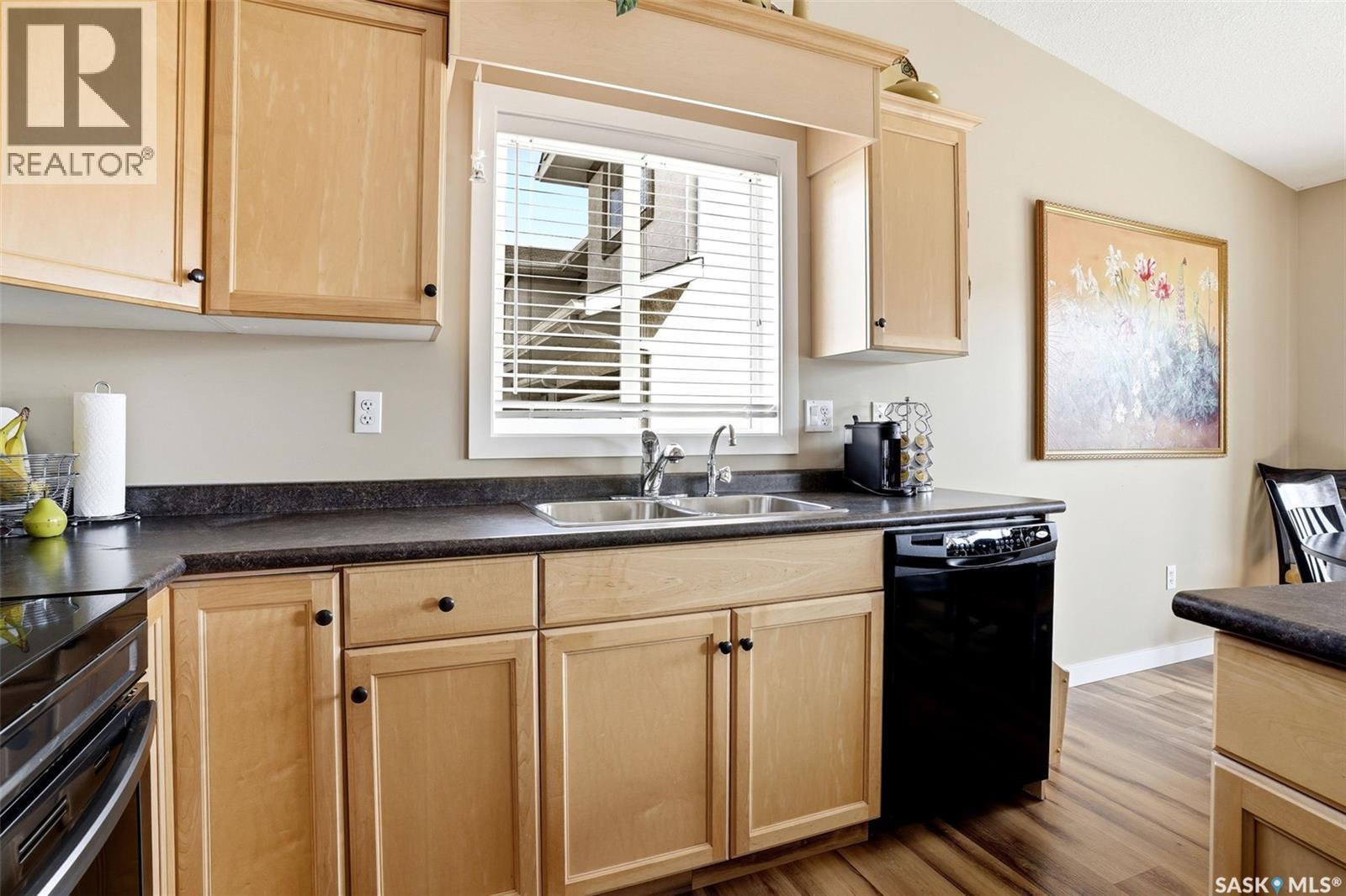 3 4101 Preston Crescent, Regina, SK - Indoor Photo Showing Kitchen With Double Sink