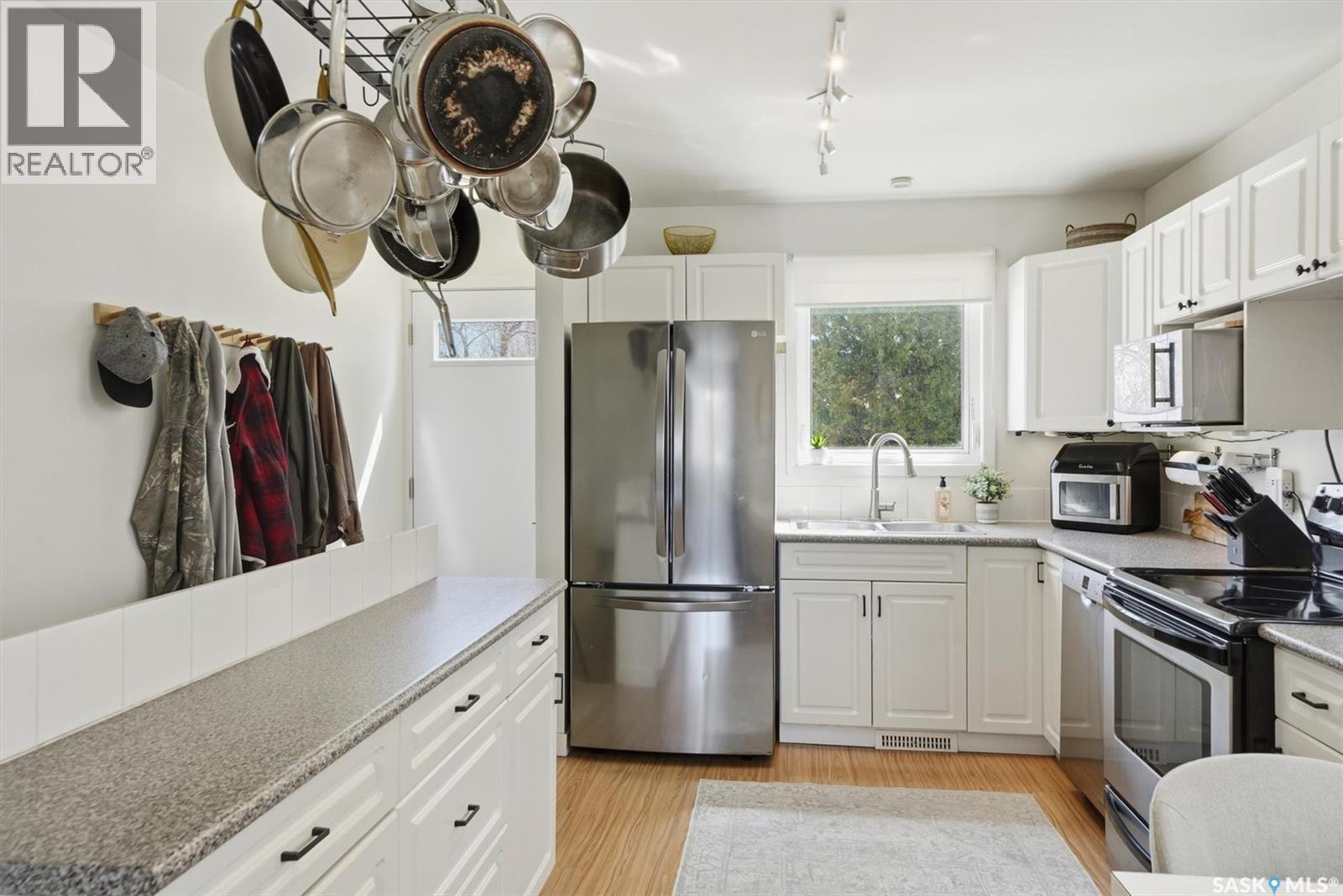 25 Tupper Crescent, Saskatoon, SK - Indoor Photo Showing Kitchen
