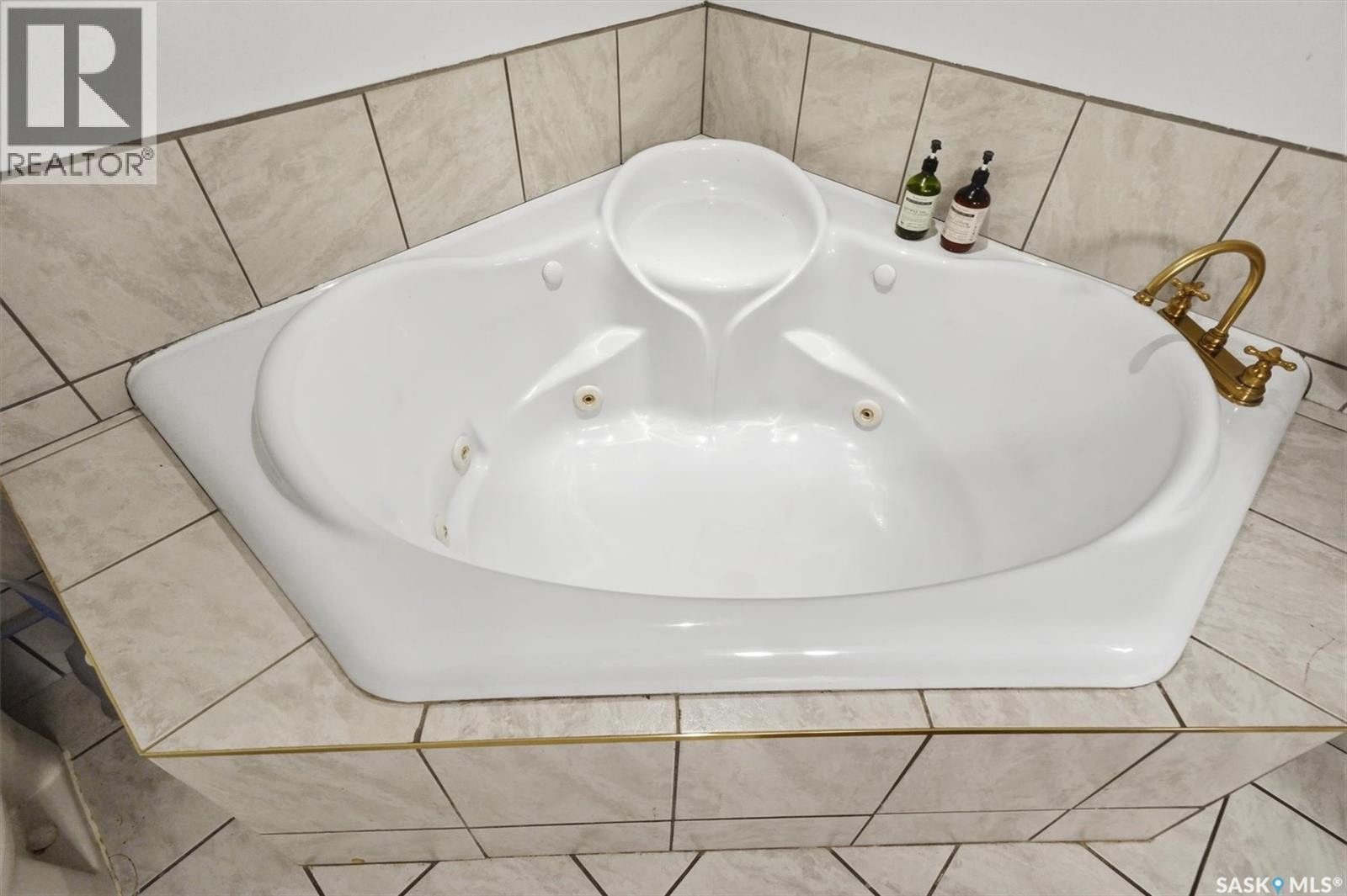 25 Tupper Crescent, Saskatoon, SK - Indoor Photo Showing Bathroom