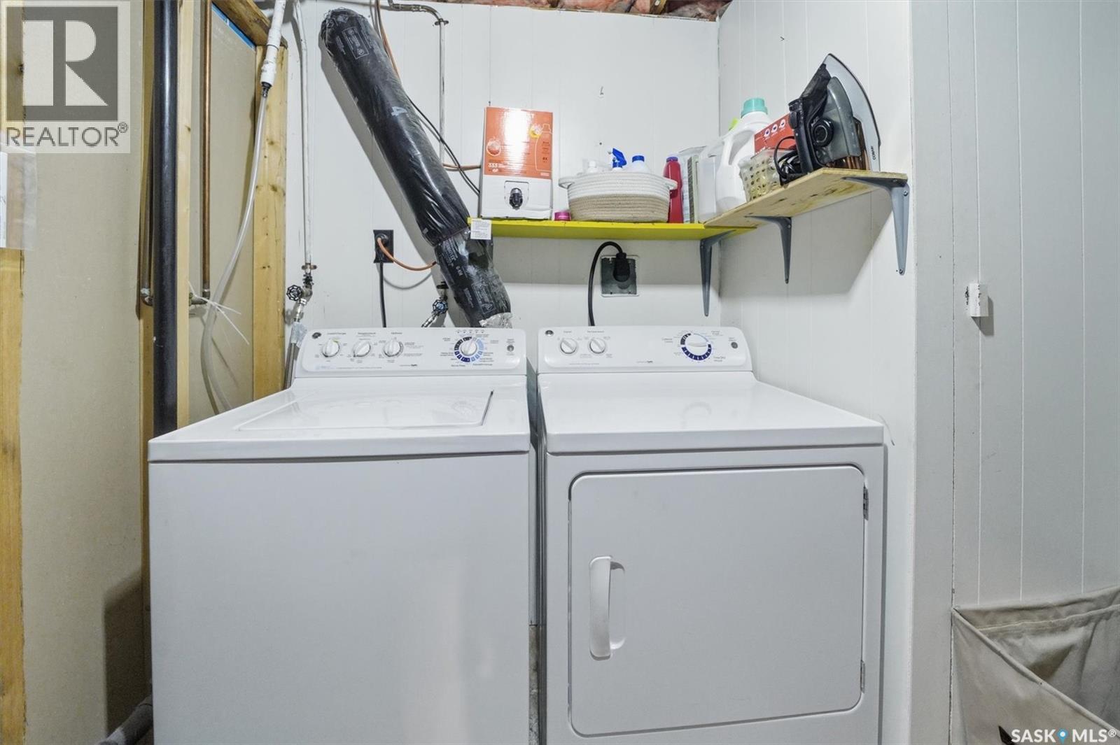25 Tupper Crescent, Saskatoon, SK - Indoor Photo Showing Laundry Room