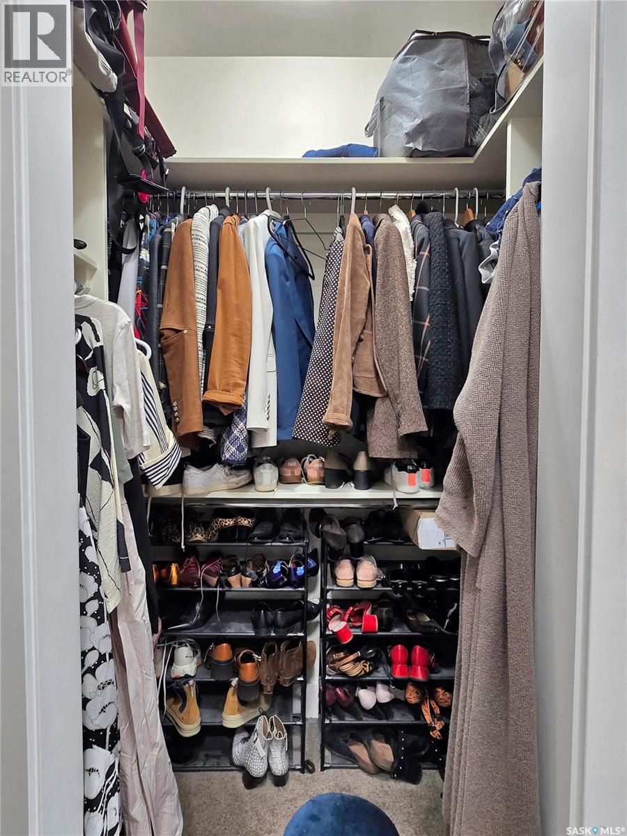 522 Hastings Crescent, Saskatoon, SK - Indoor With Storage