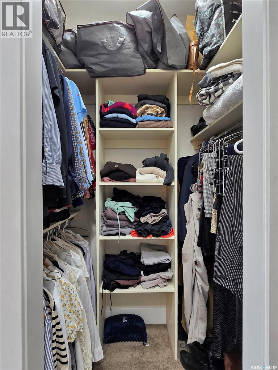 522 Hastings Crescent, Saskatoon, SK - Indoor With Storage