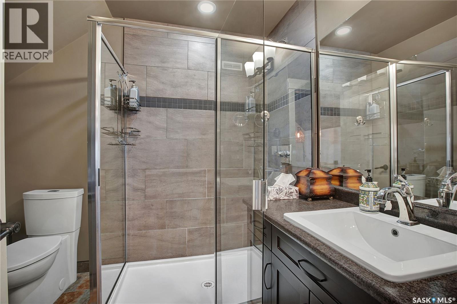 522 Hastings Crescent, Saskatoon, SK - Indoor Photo Showing Bathroom