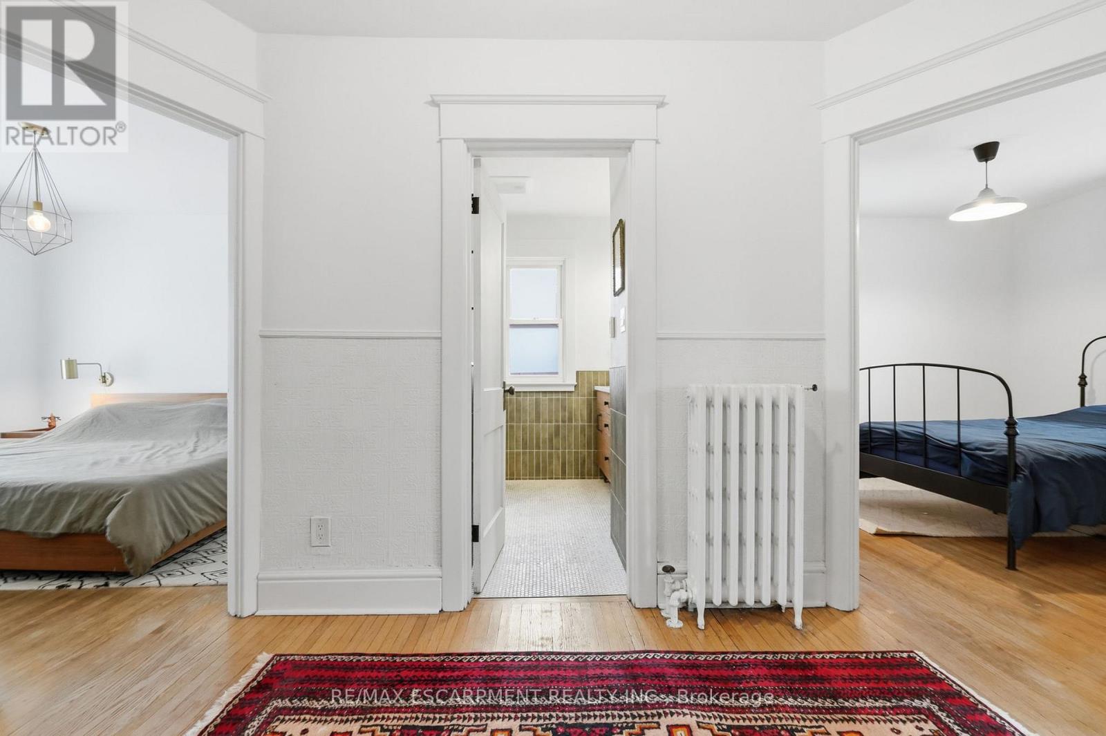 37 Connaught Avenue S, Hamilton, ON - Indoor Photo Showing Bedroom