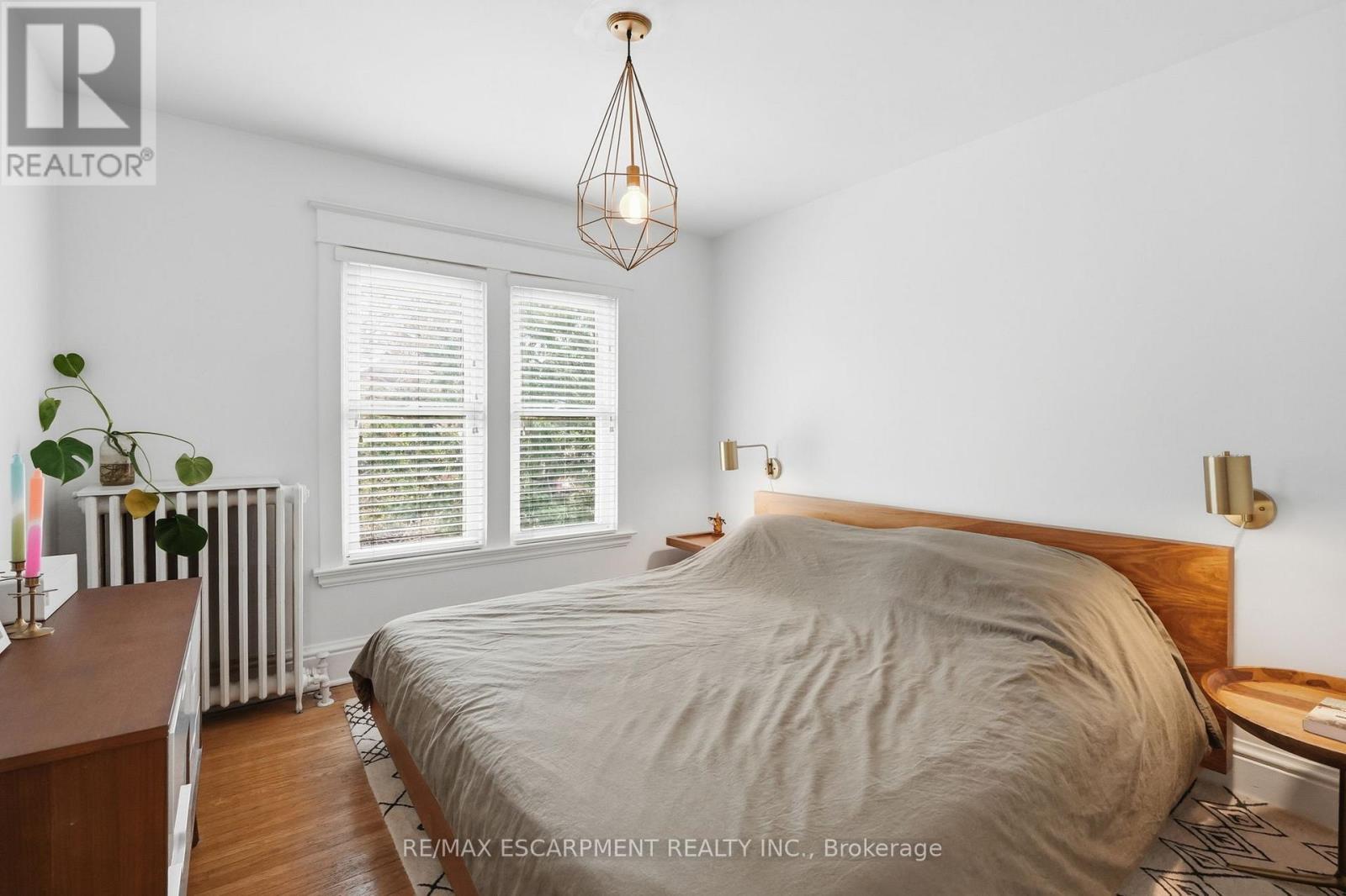 37 Connaught Avenue S, Hamilton, ON - Indoor Photo Showing Bedroom