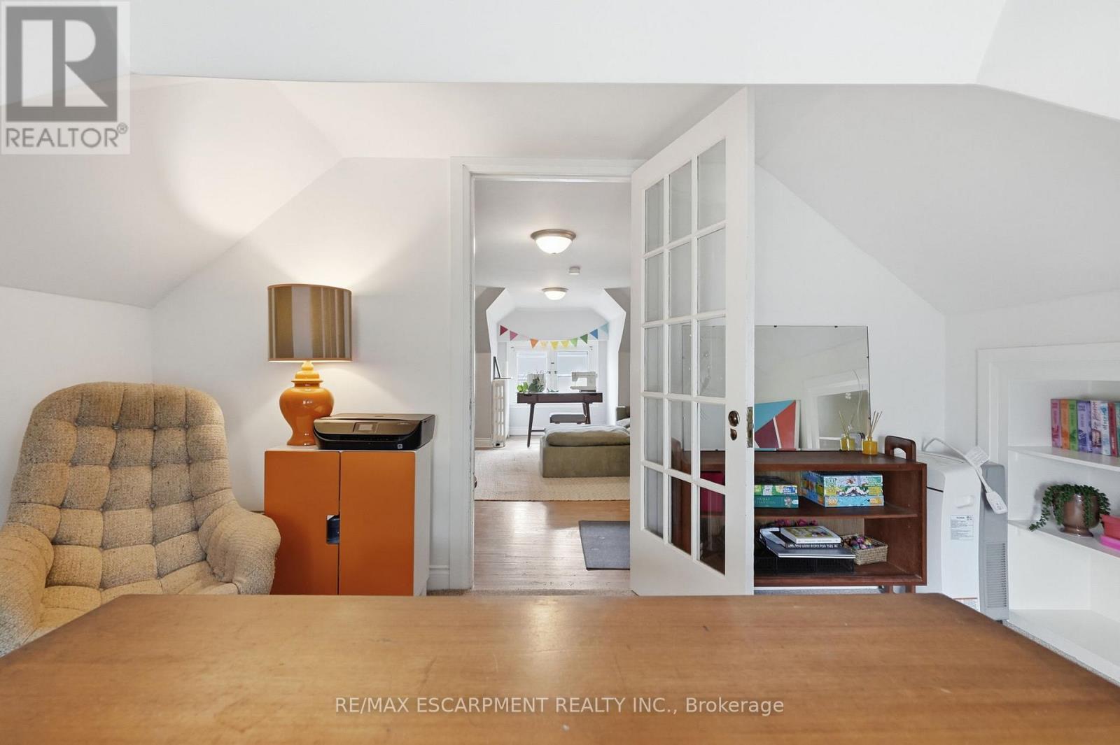 37 Connaught Avenue S, Hamilton, ON - Indoor