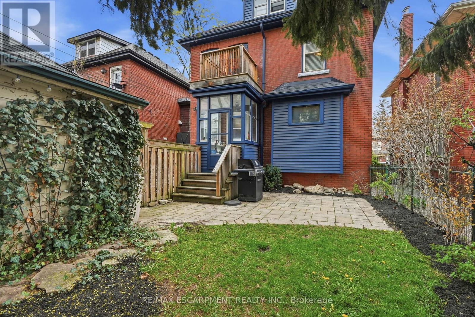 37 Connaught Avenue S, Hamilton, ON - Outdoor