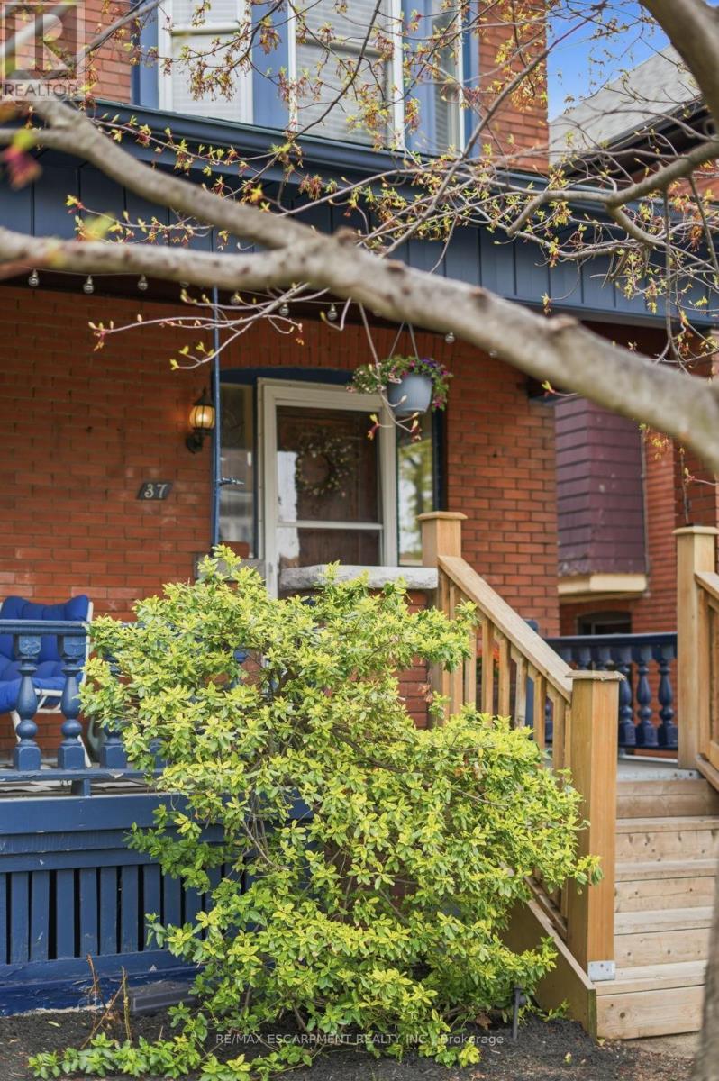 37 Connaught Avenue S, Hamilton, ON - Outdoor
