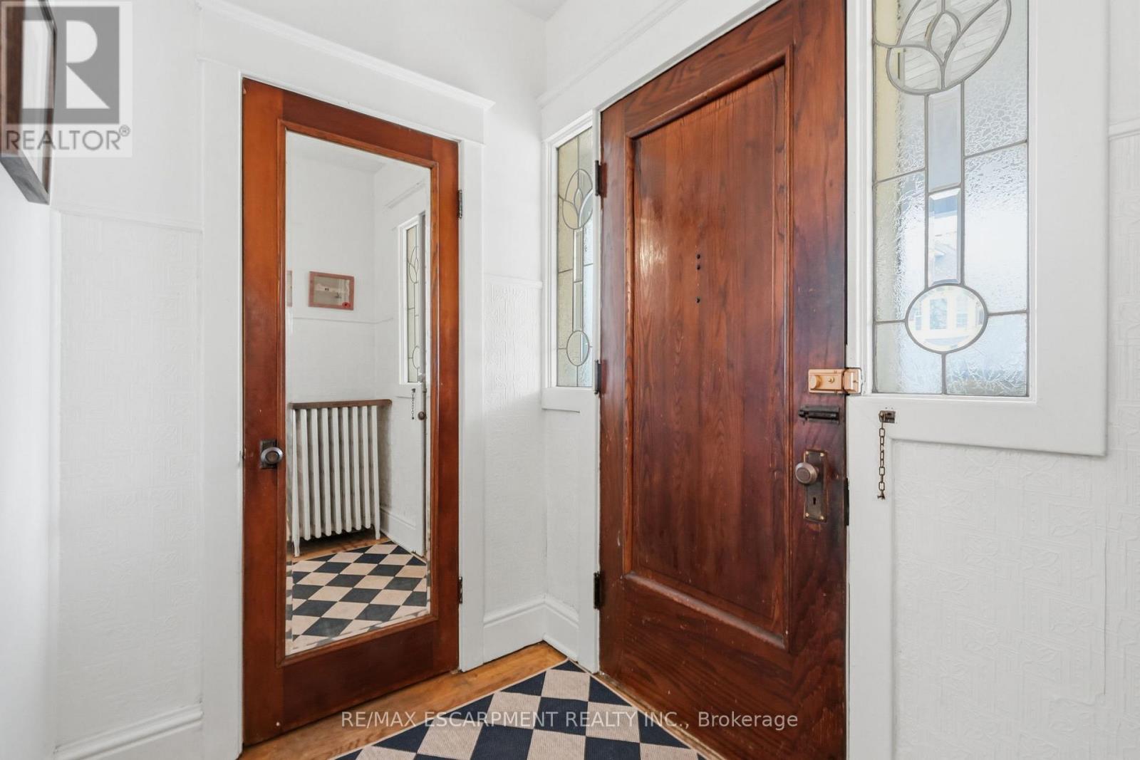 37 Connaught Avenue S, Hamilton, ON - Indoor Photo Showing Other Room