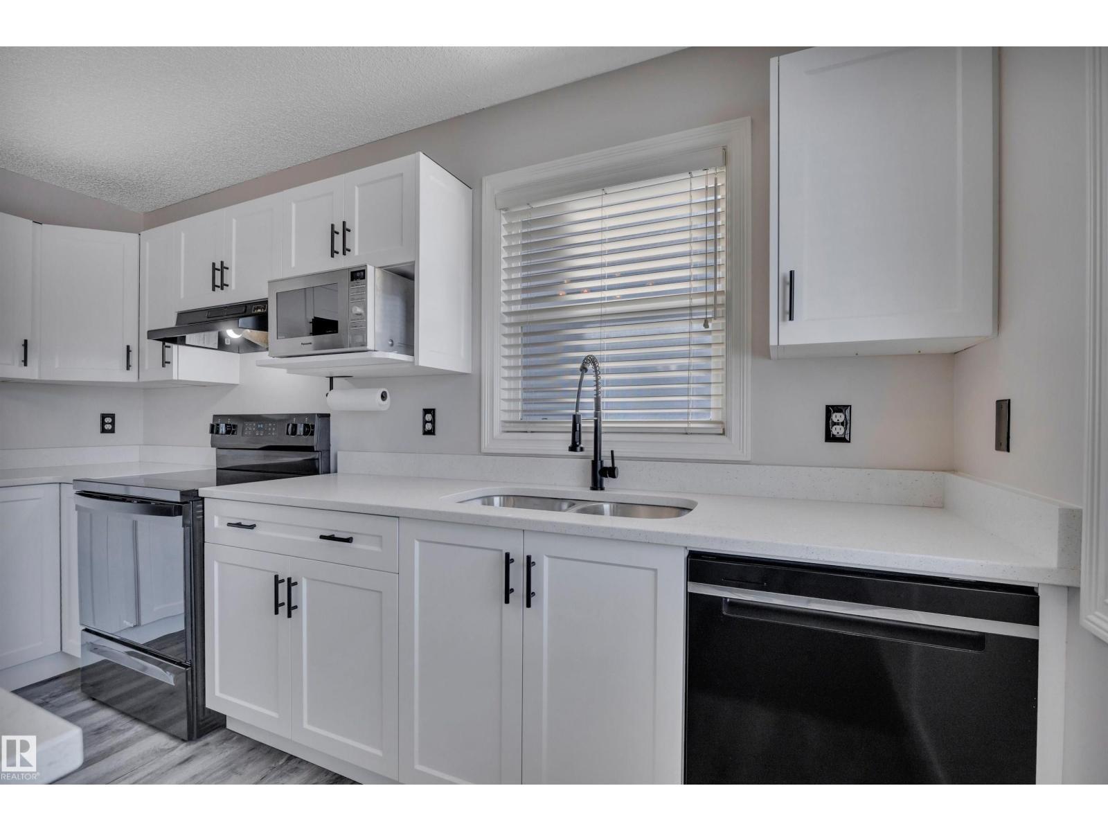 2329 29A Av Nw, Edmonton, AB