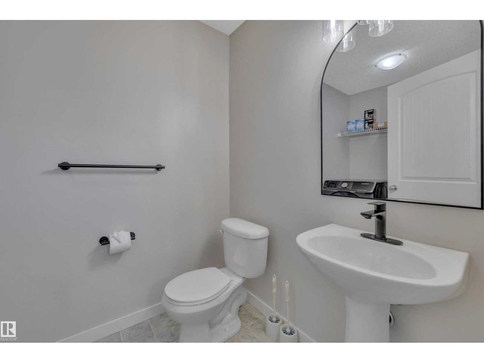 2329 29A Av Nw, Edmonton, AB