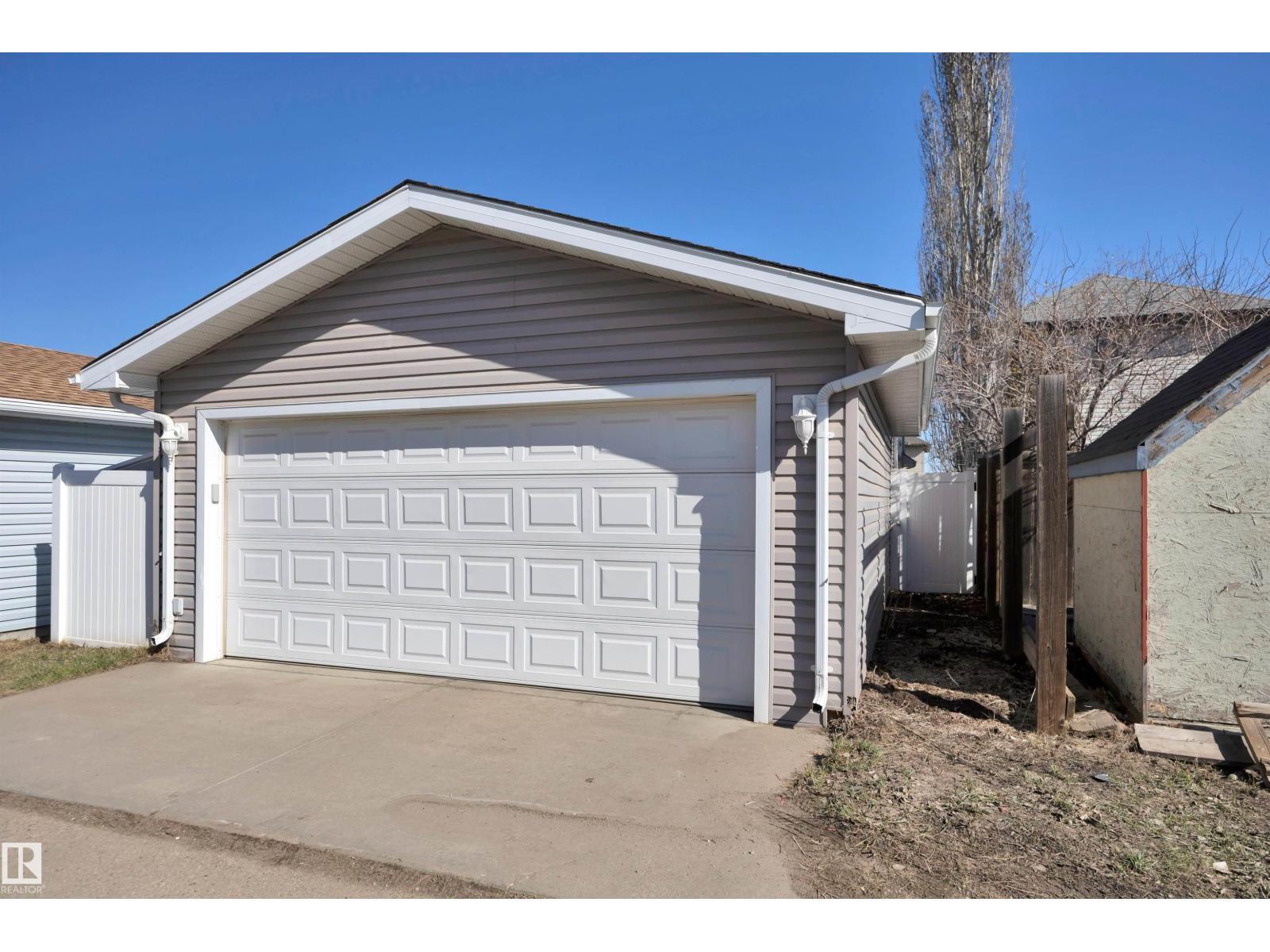 2329 29A Av Nw, Edmonton, AB