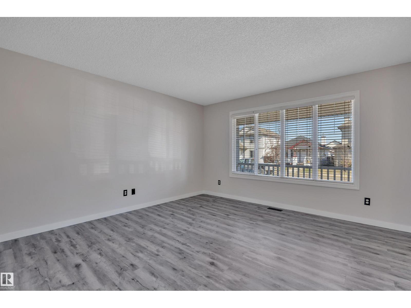 2329 29A Av Nw, Edmonton, AB