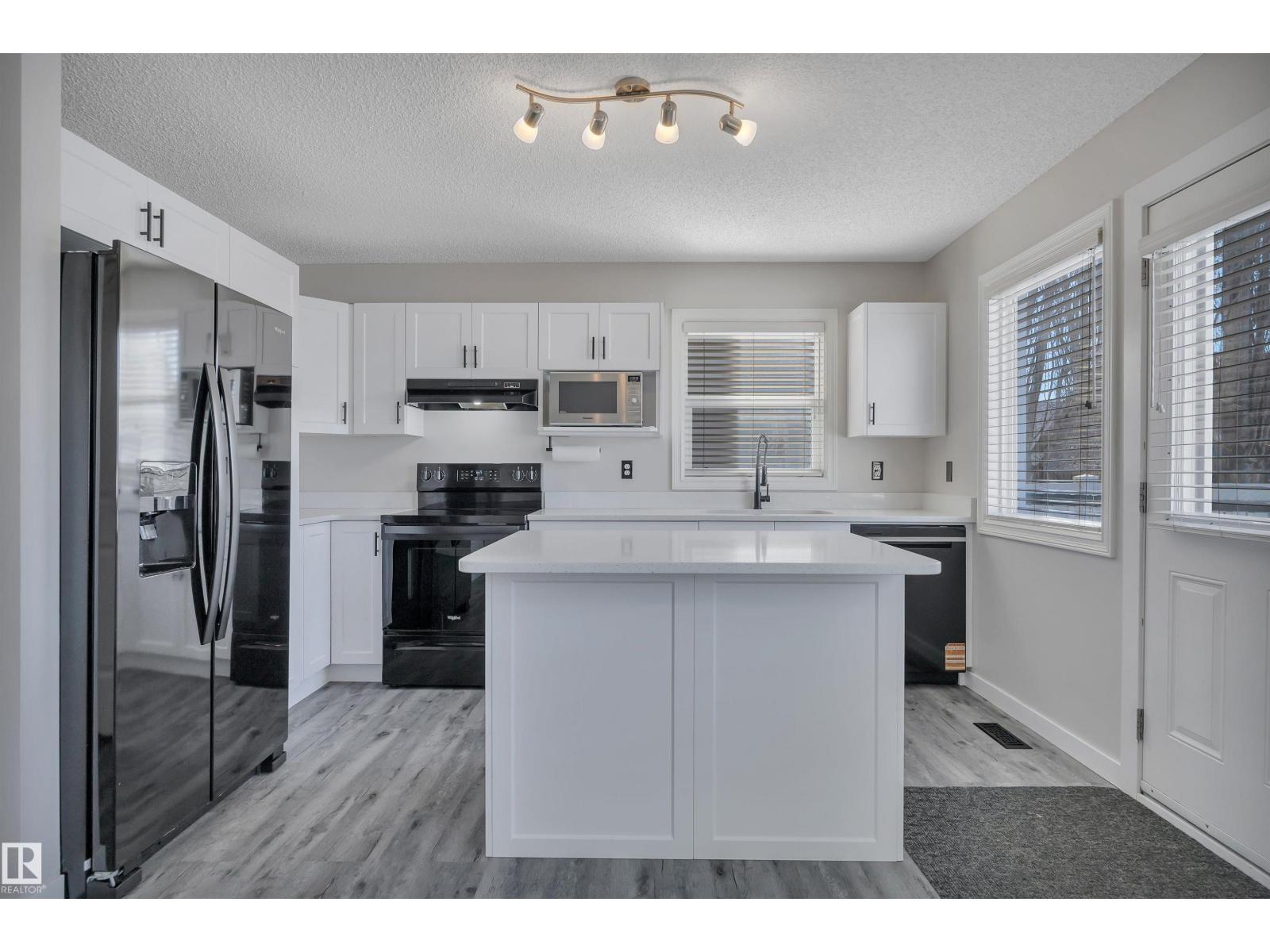 2329 29A Av Nw, Edmonton, AB