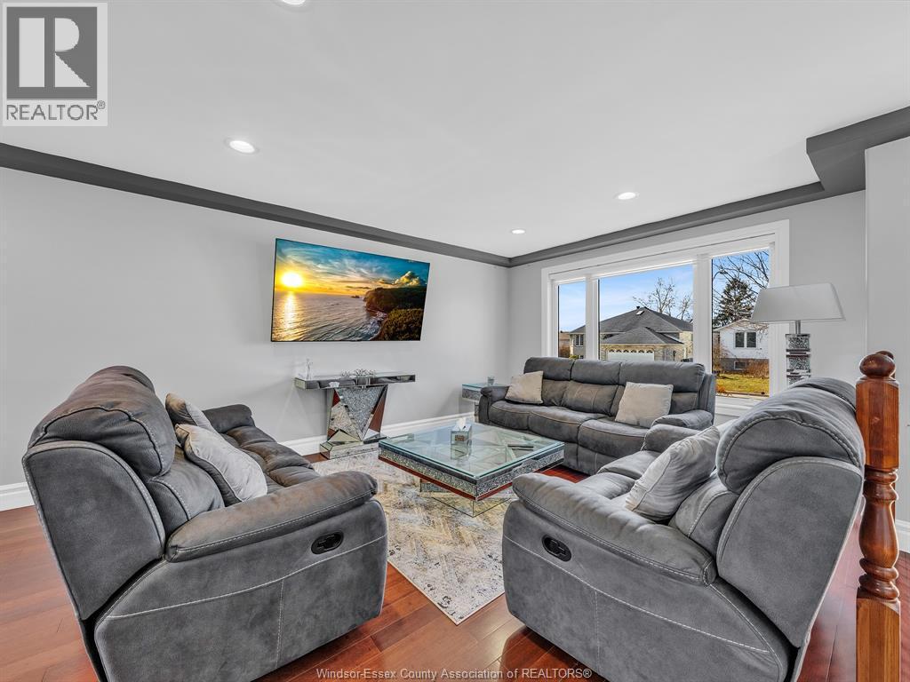 2848 Southridge, Windsor, ON - Indoor Photo Showing Living Room
