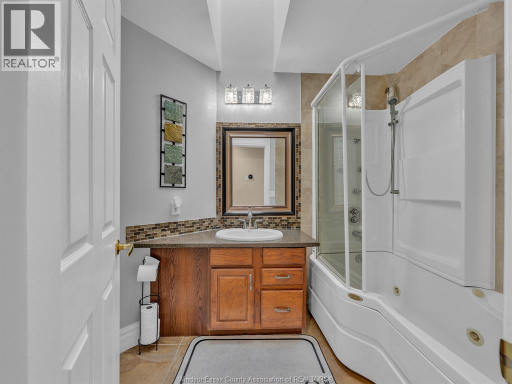 2848 Southridge, Windsor, ON - Indoor Photo Showing Bathroom